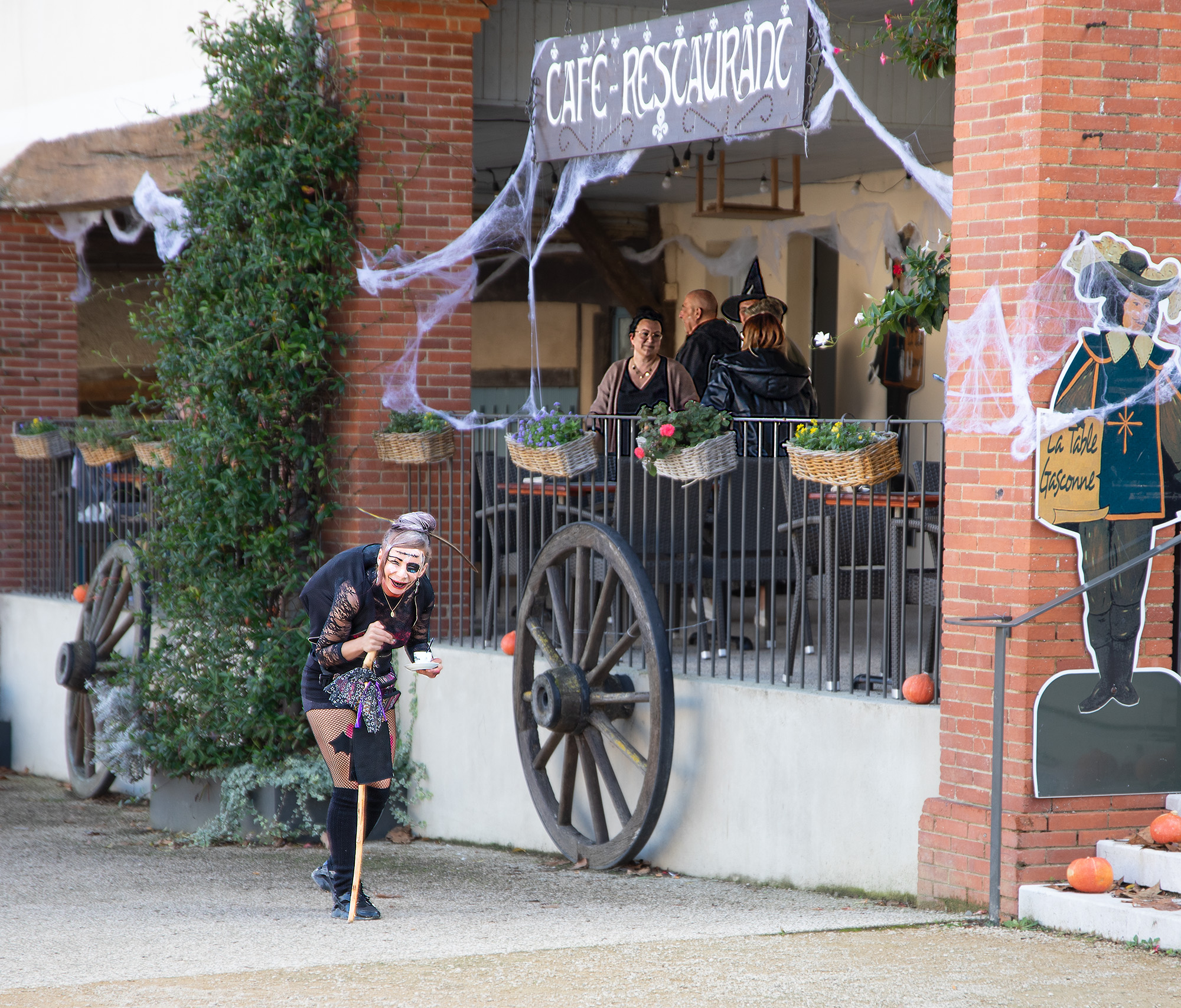 7 Entrée de la taverne d'Artagnan 1bis 301023.jpg