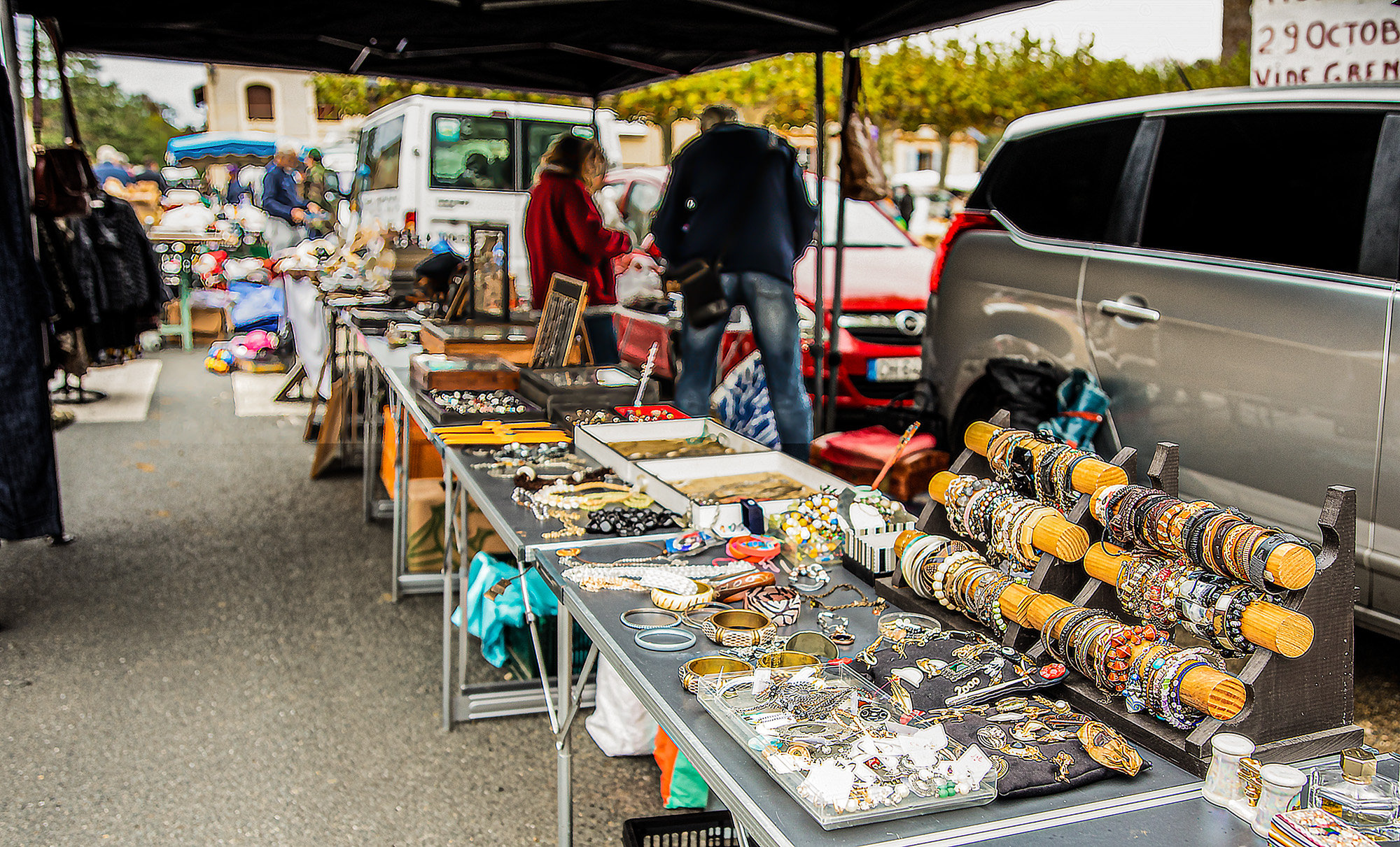 6 Coin des bijoux au vide-grenier Monguilhem 1bis 291023.jpg