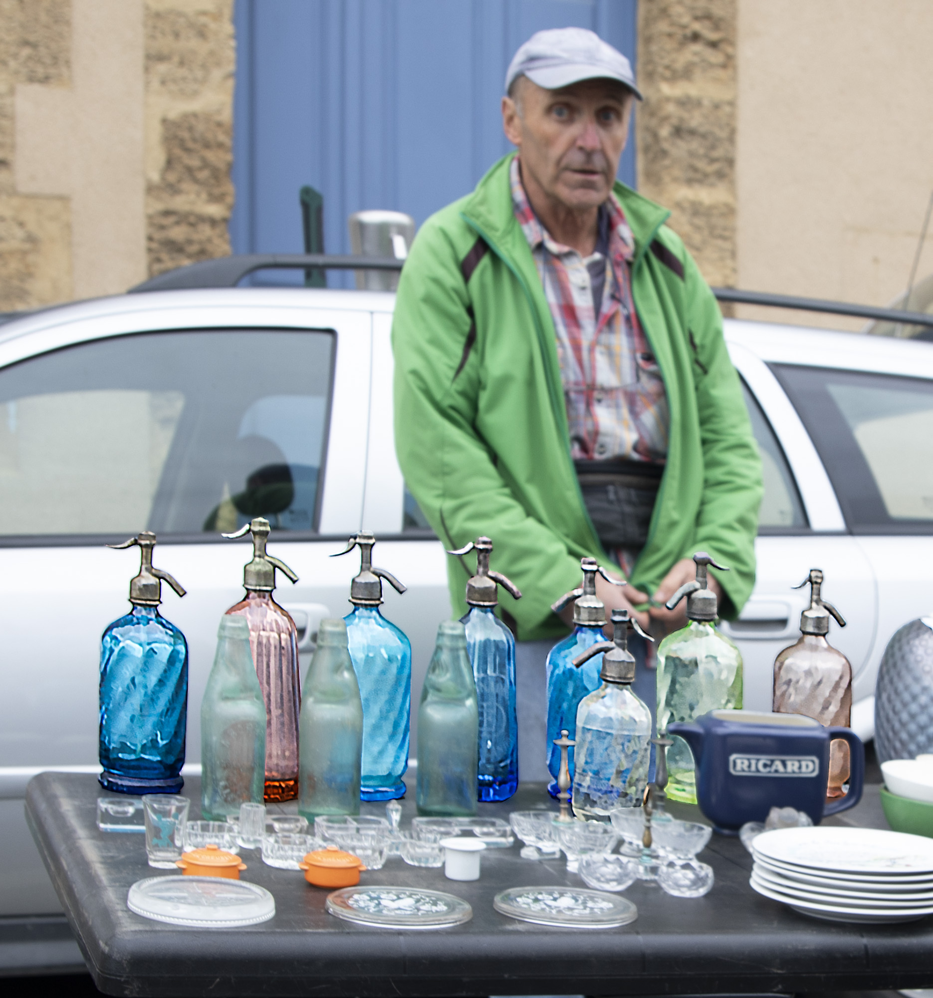8 Bouteilles d'eau de Seltz au vide-grenier Monguilhem 1bis 291023.jpg