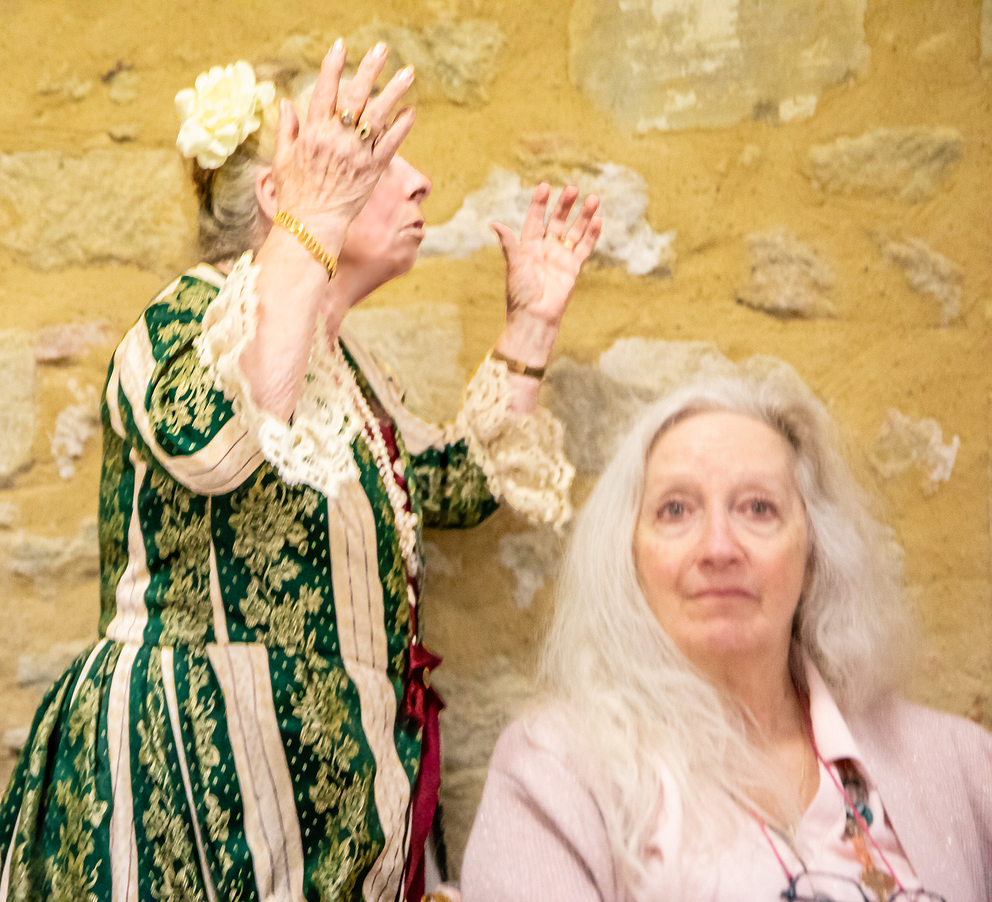 22 Comédienne de la Horde lupiacoise et Jocelyne Laurent1 1bis 291023.jpg