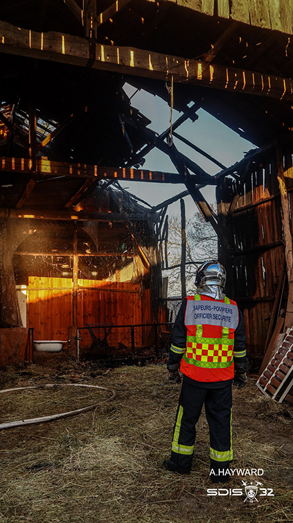 pompiers feu juilles ©a hayward 3.jpg