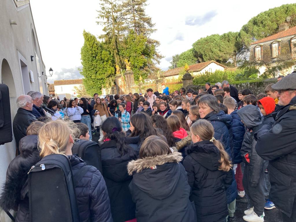 Beaucoup de jeunes dans l'assistance