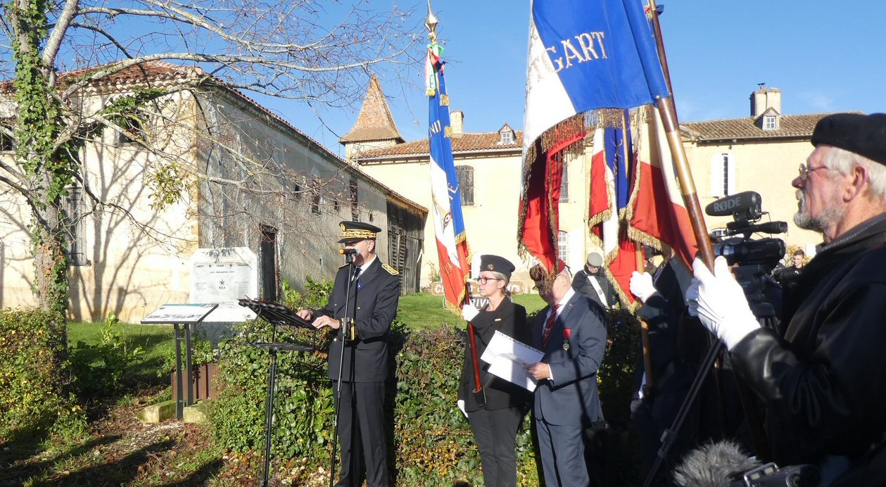 Durant le discours de Mr le Préfet