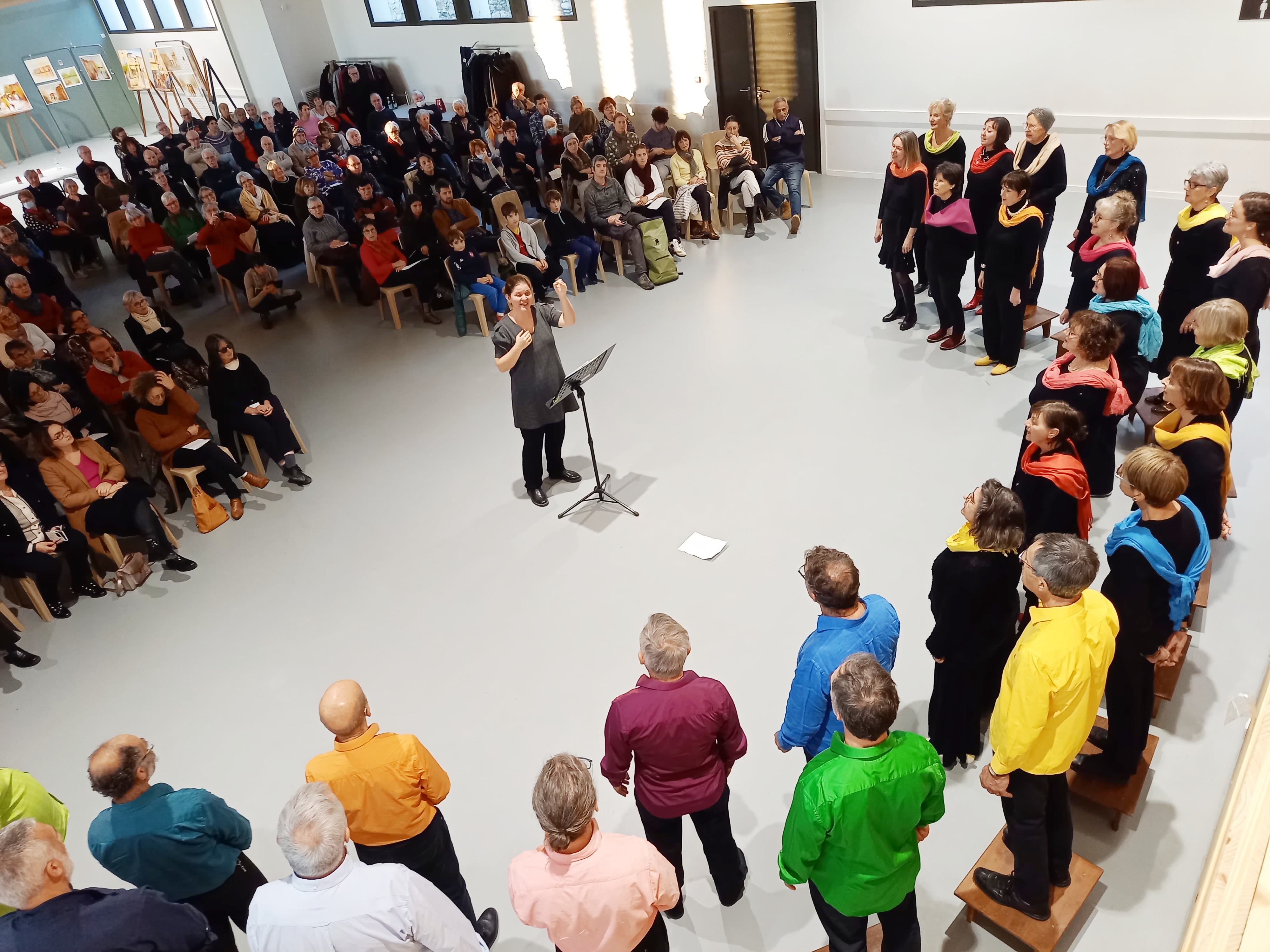 Les choristes et le public