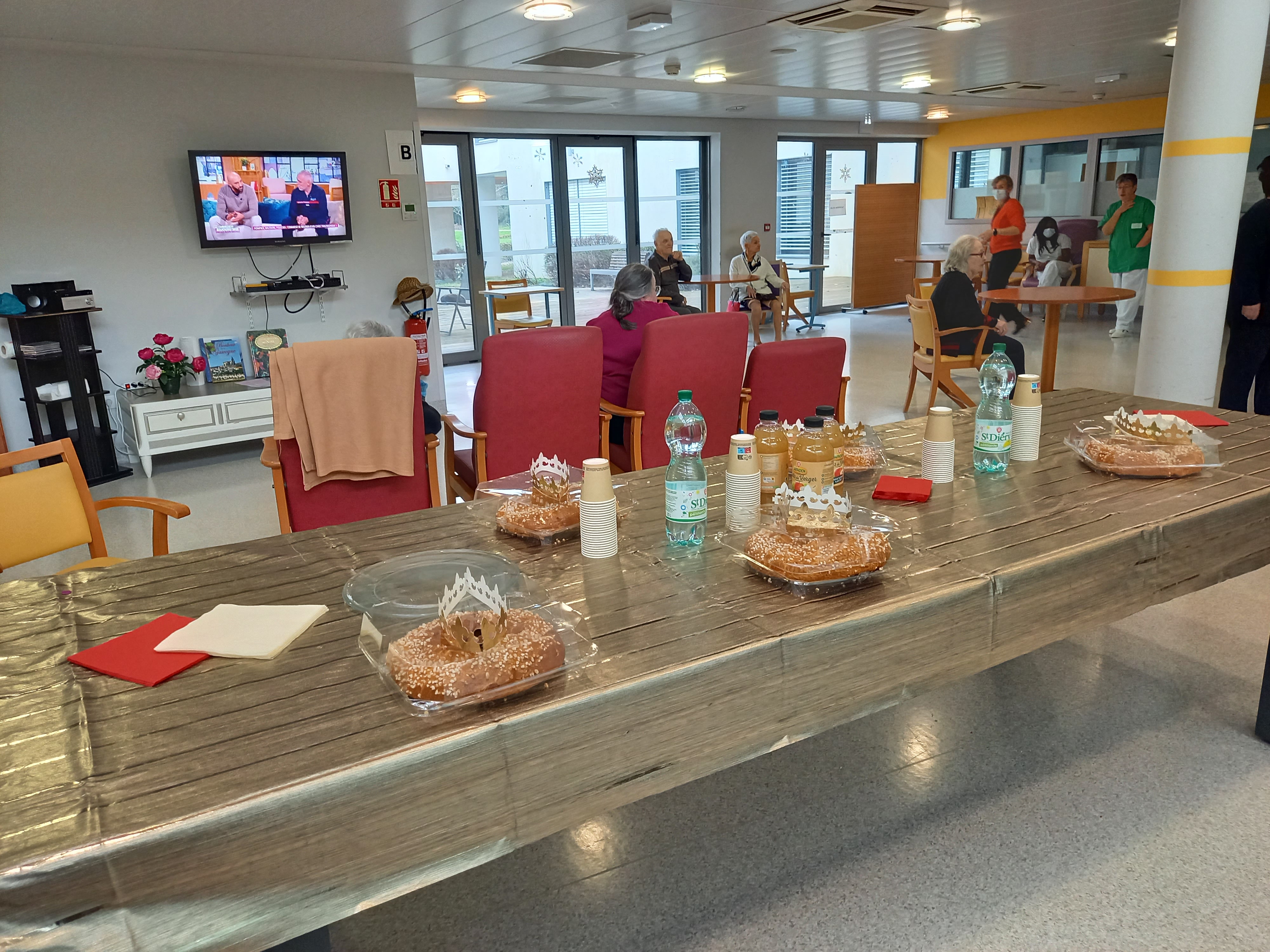 Les galettes et les couronnes attendent les résidents.