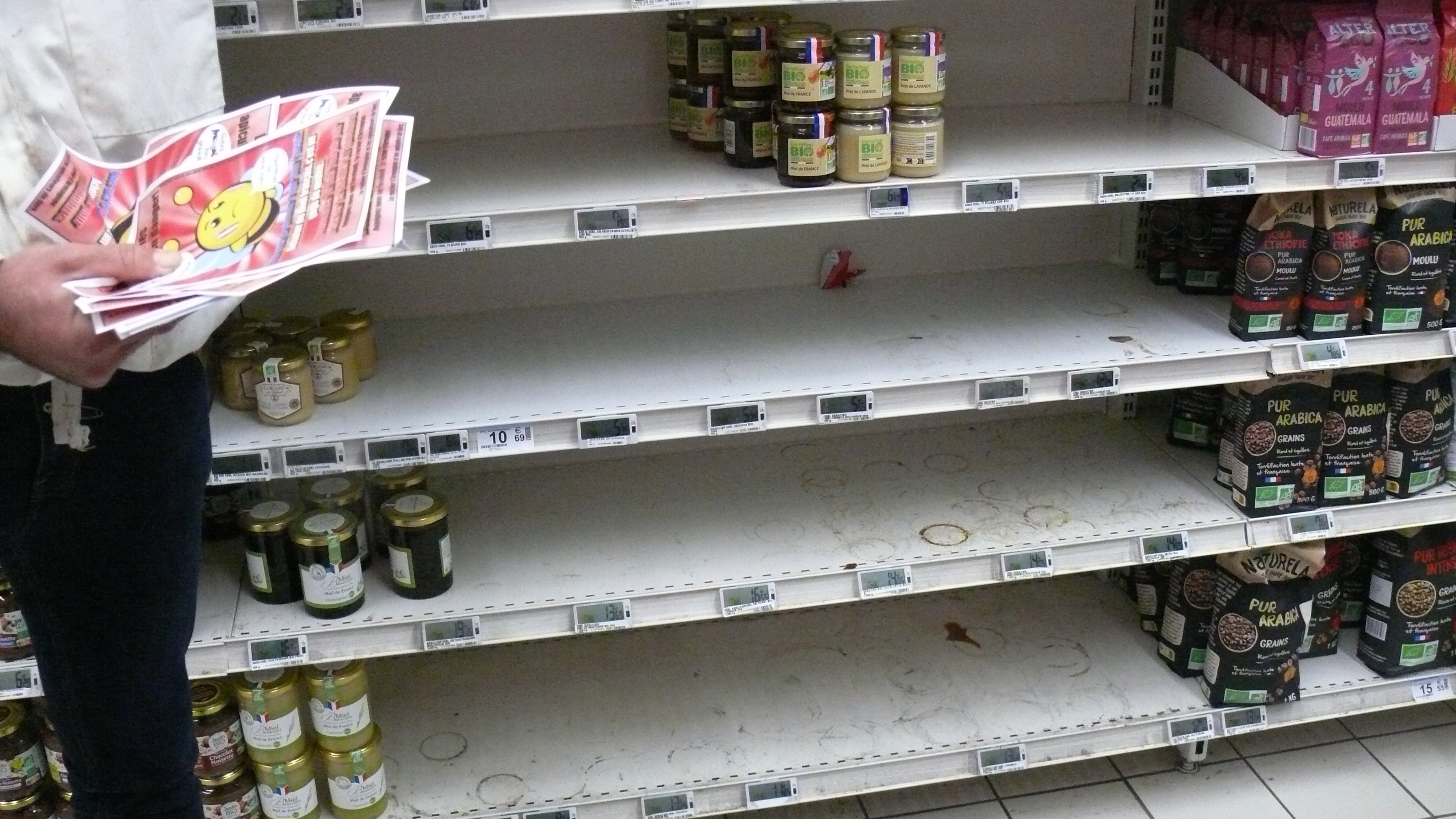 Rayon de miel après le passage des apiculteurs.