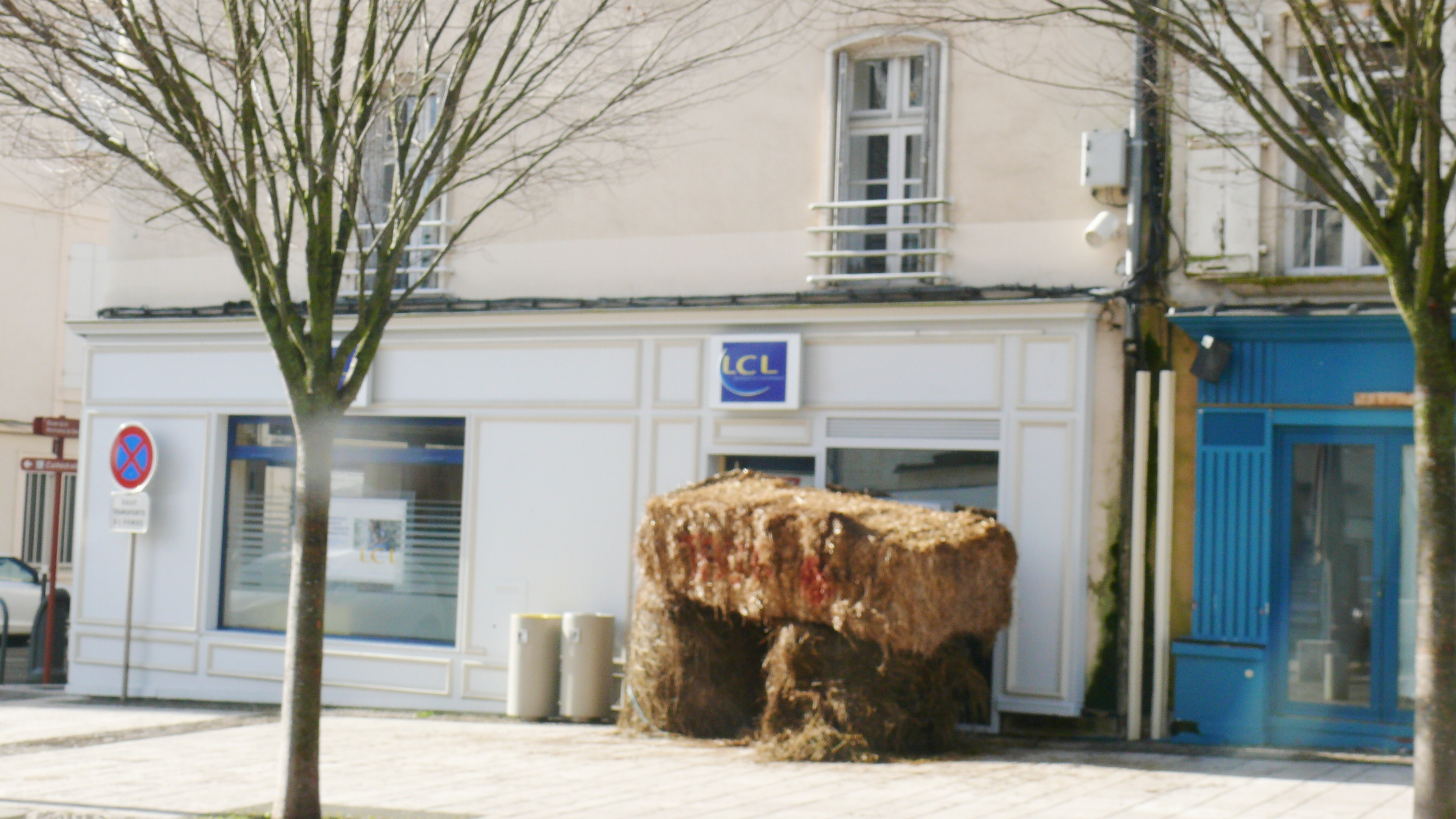 Crédit Lyonnais, rue de la République.