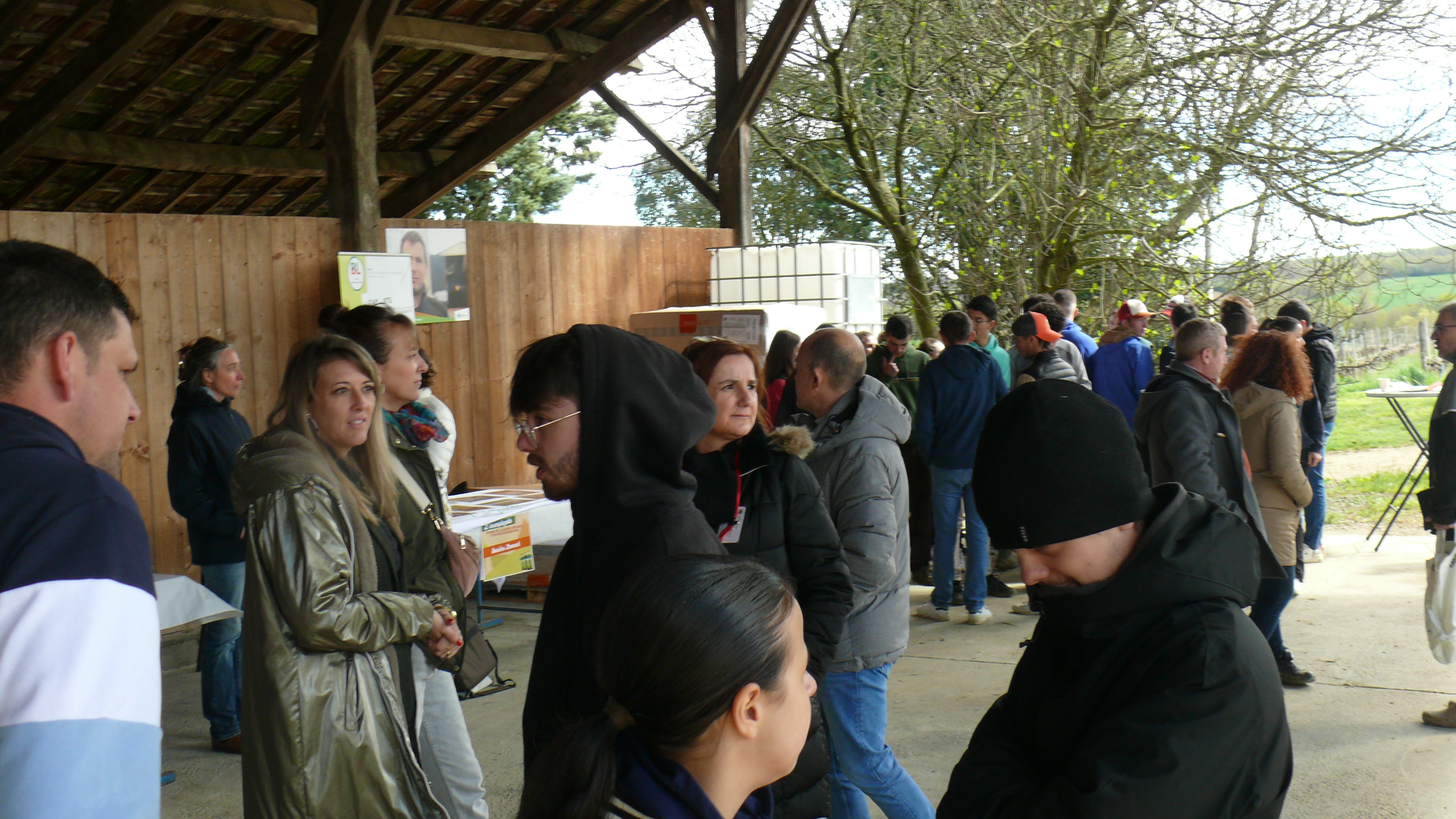 Lycéens en attente d'un atelier.
