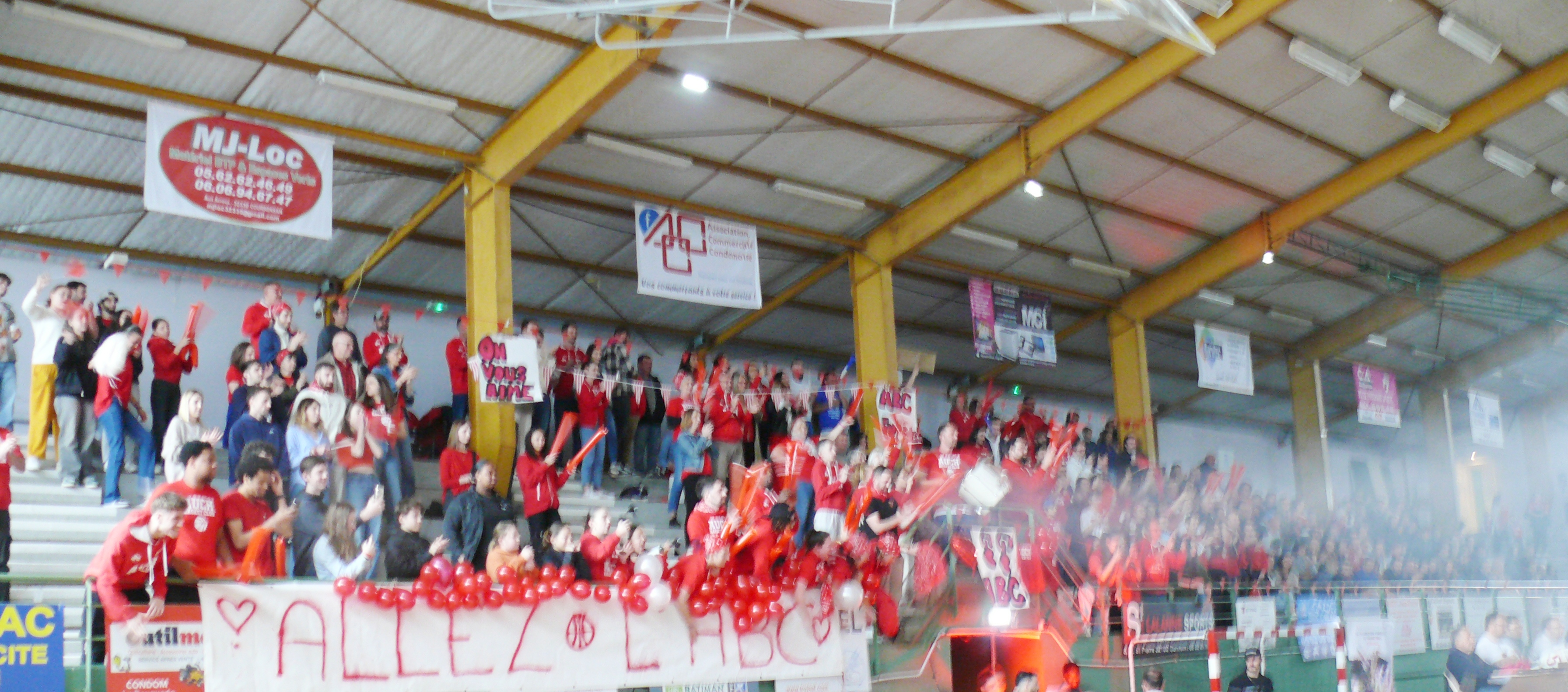 Les supporters d'Auch.