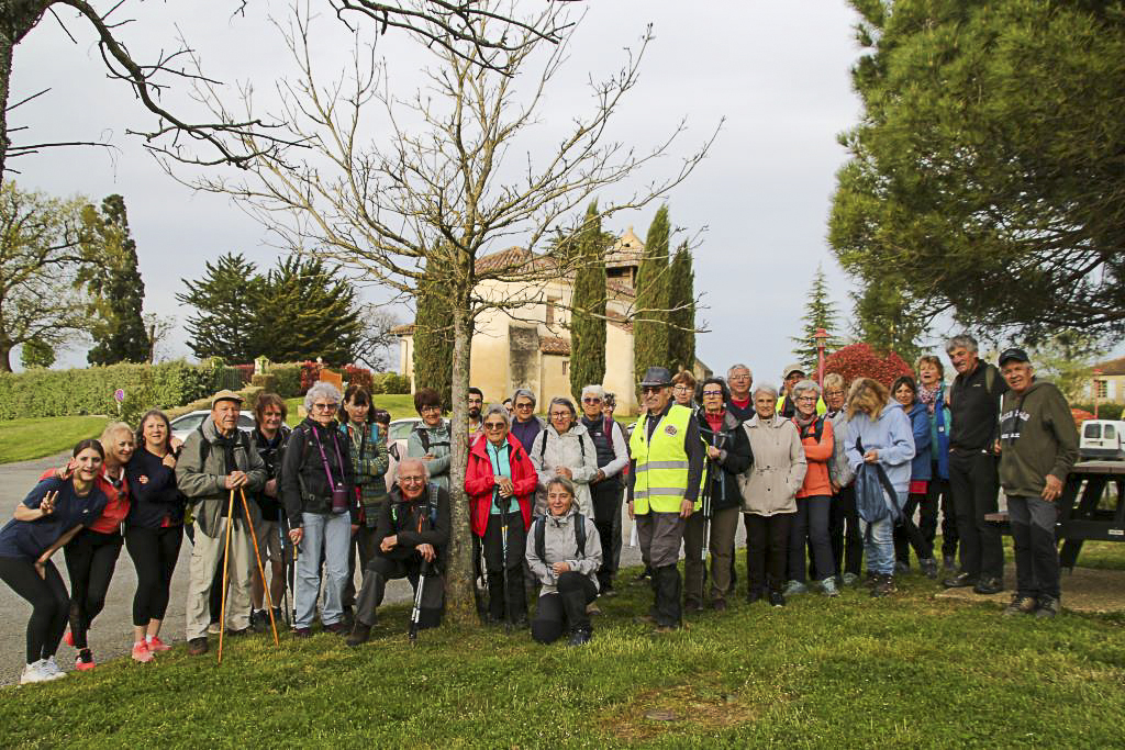 Départ des marcheurs à Ponsampère