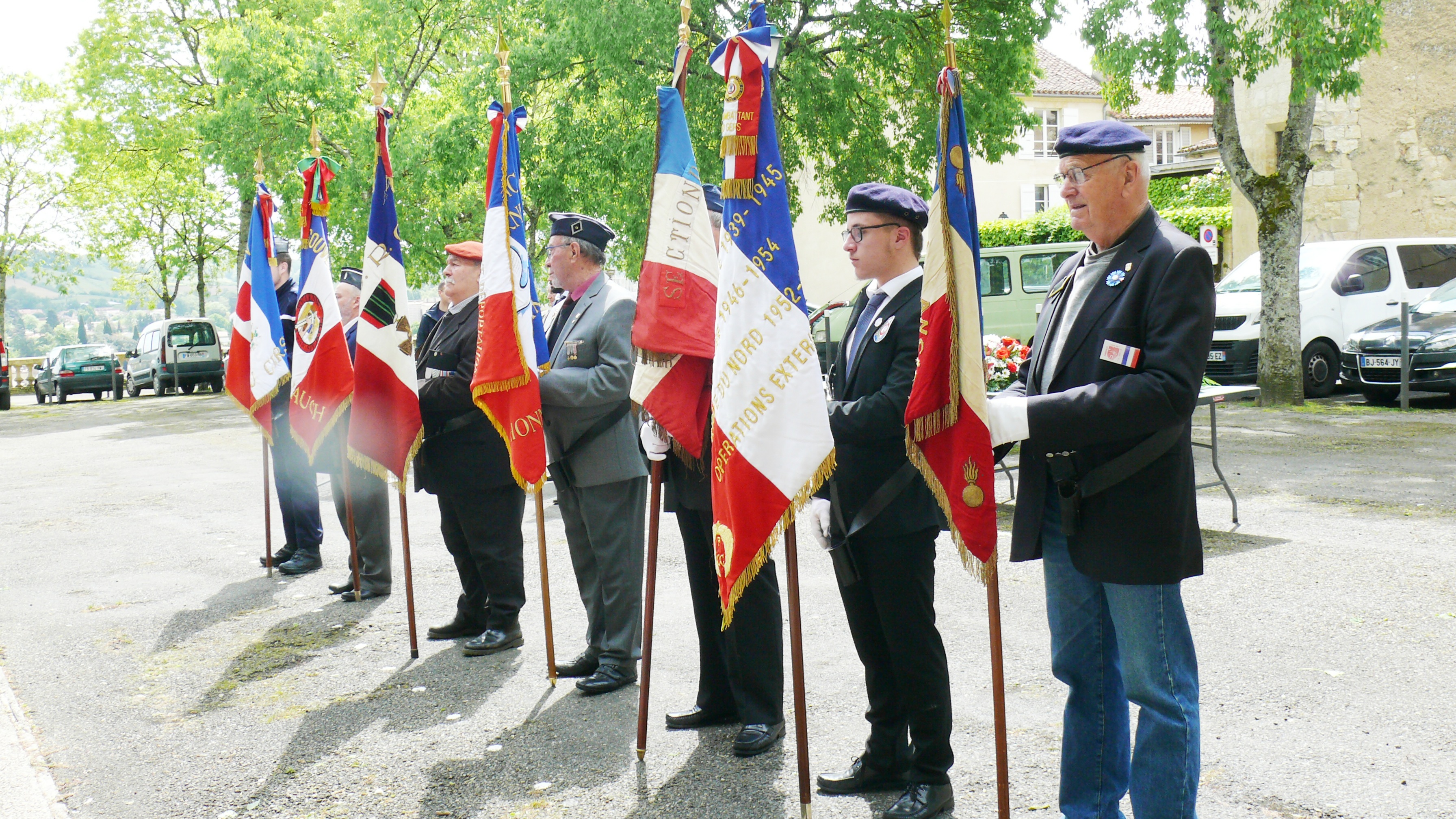 Les porte-drapeaux.