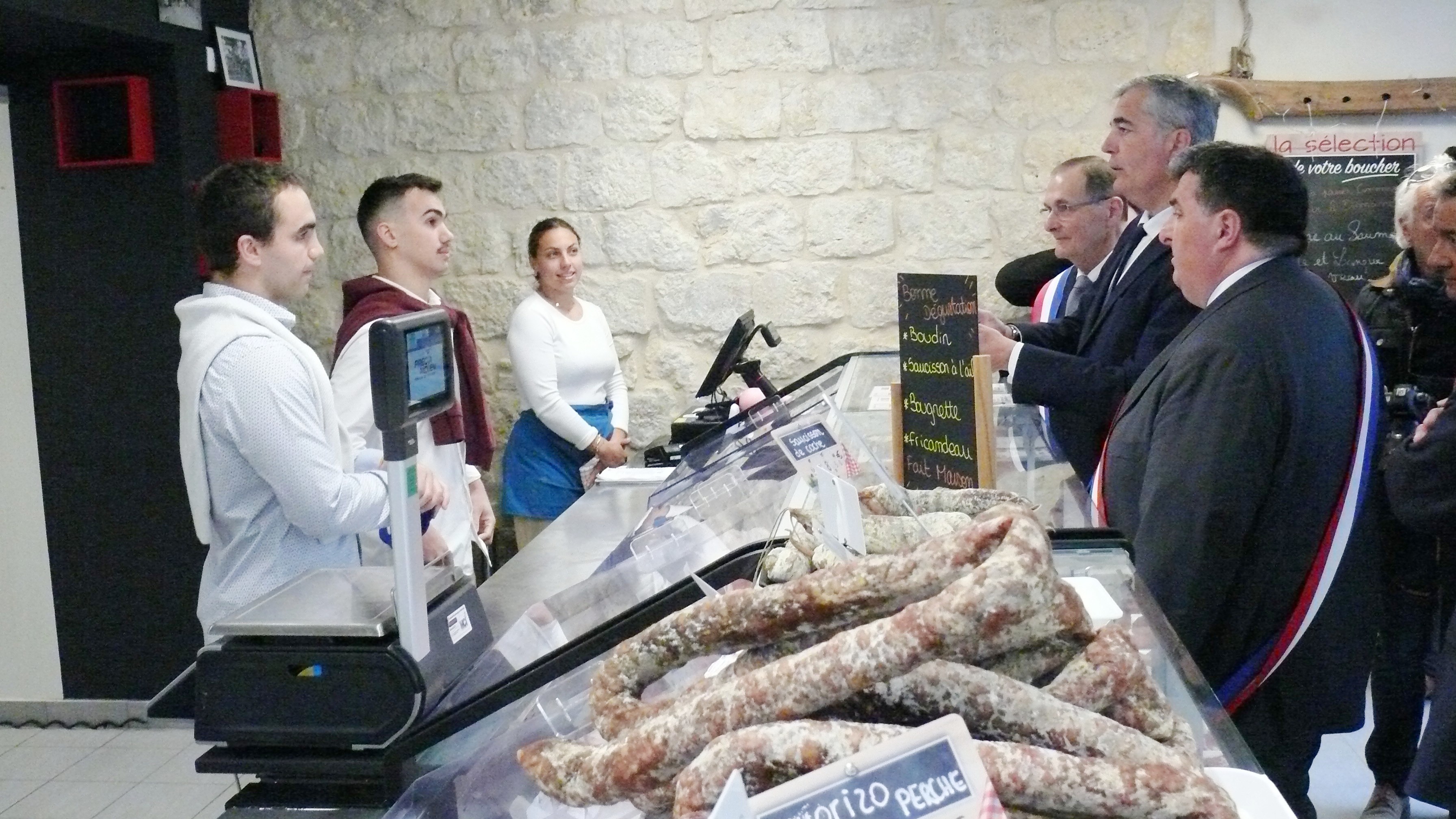 Guy Lapeyre,Laurent Carrié et David Taupiac découvrent la boucherie.