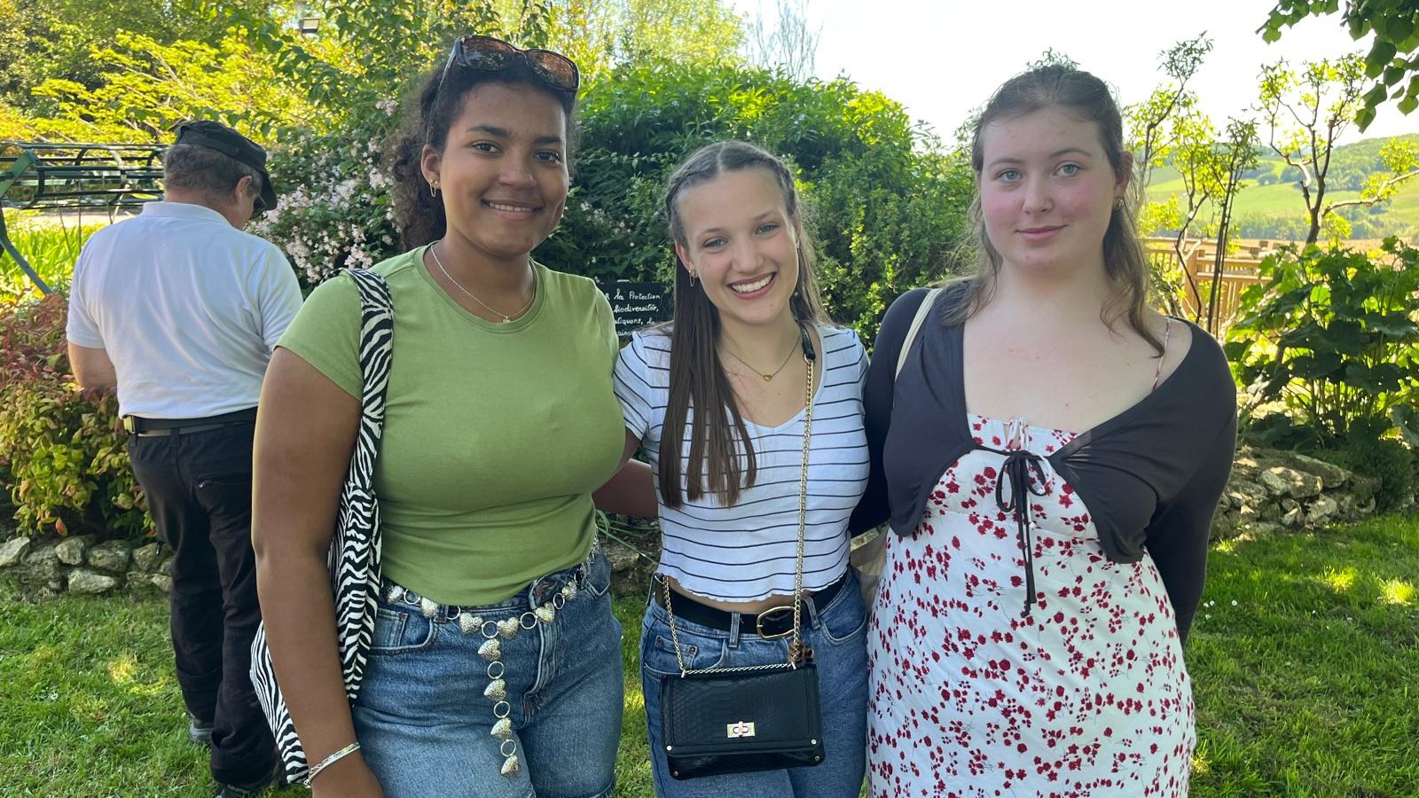 Salomé, Louisa et Zoma  les 3 allemandes  de Memmingen très heureuses de participer à la journée de l’Europe