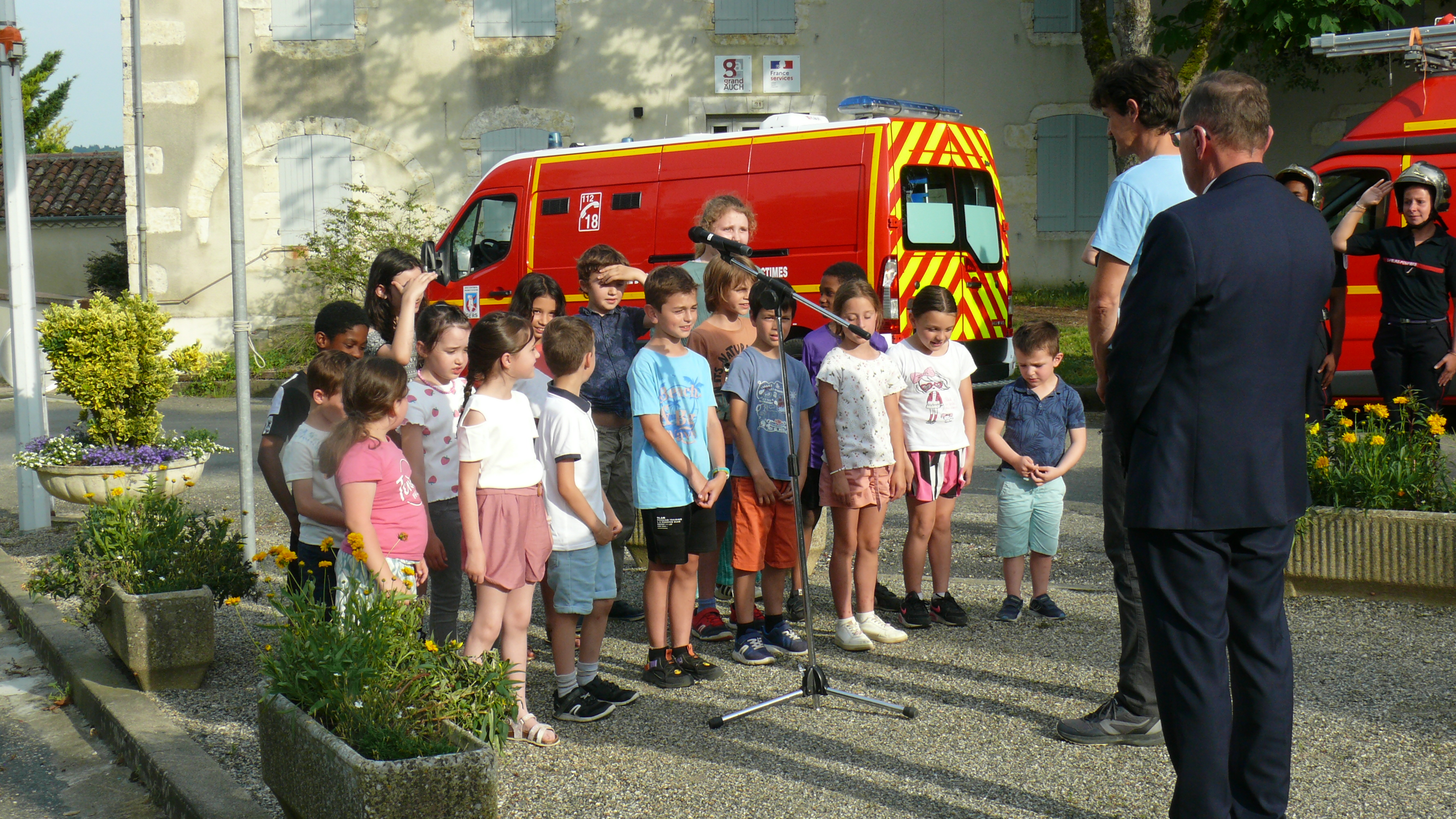 Les enfants ont chanté la Marseillaise.