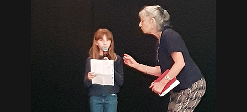 slam Juliette et Mü l'animatrice de la soirée
