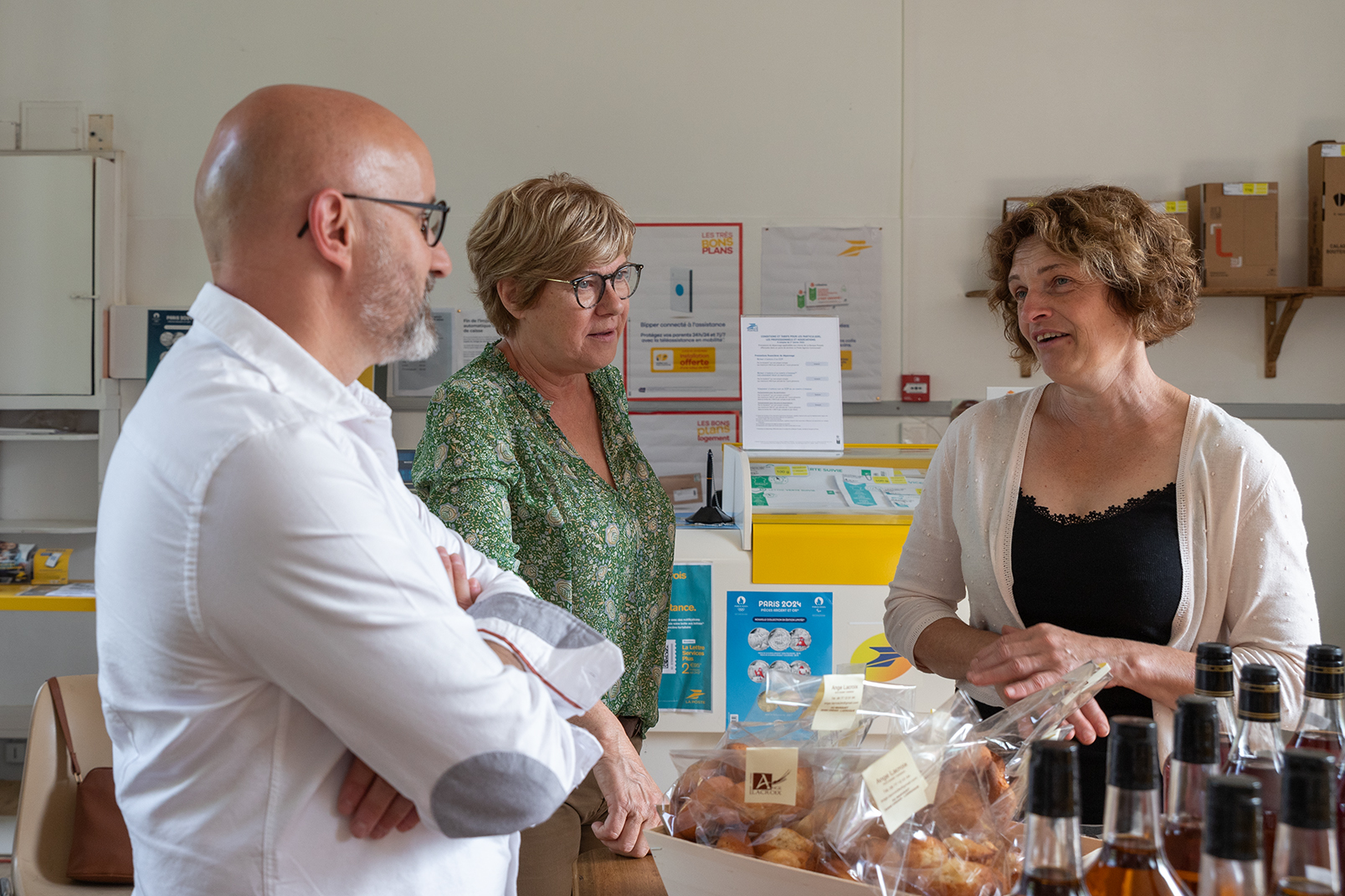 le maire Thibault Renaudin, Anne-Lise Place et Christine Darroussat