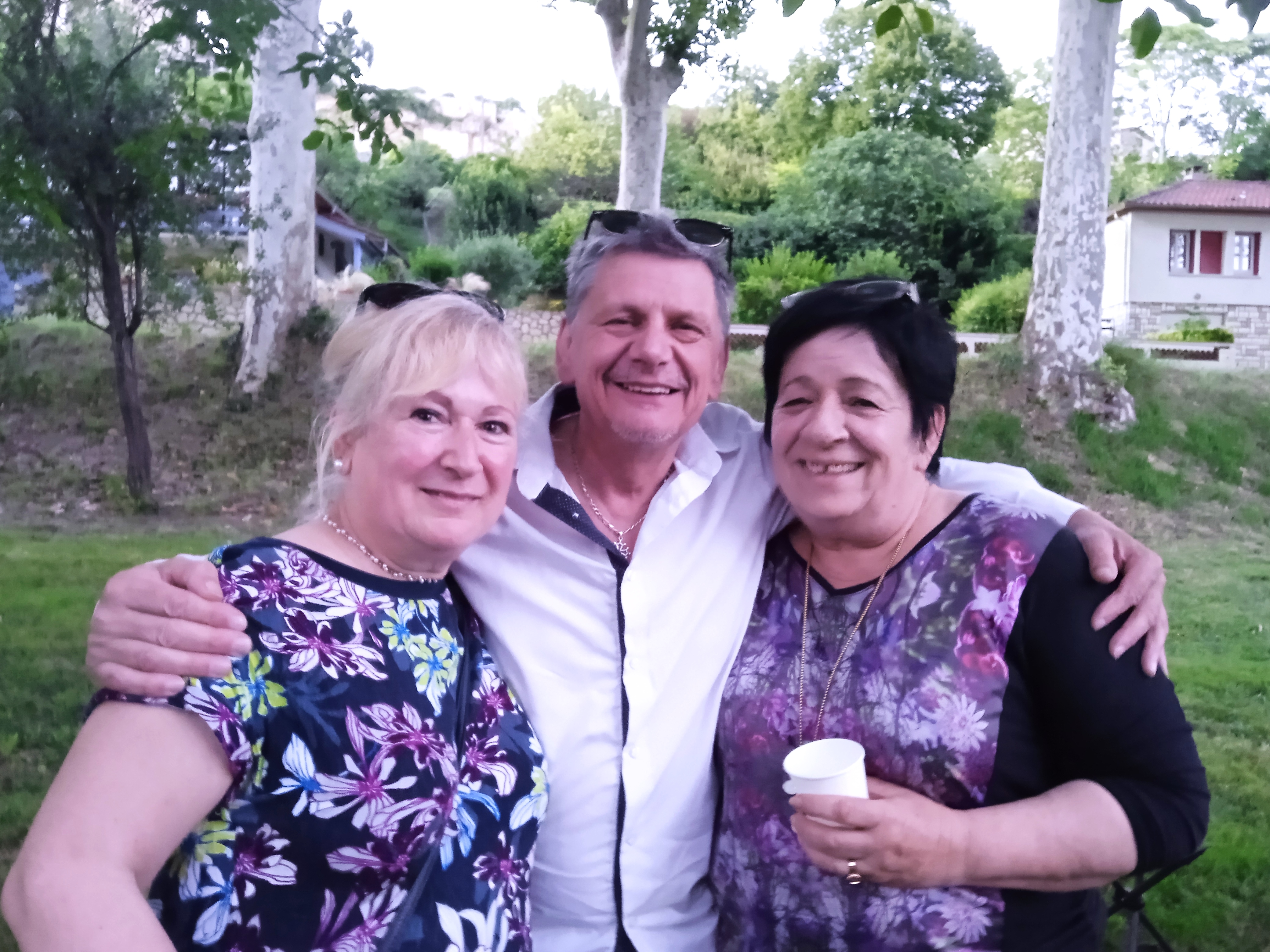 Isabelle de Solomiac et  Martine de Castex d'Armagnac avec Jean Luc Davezac