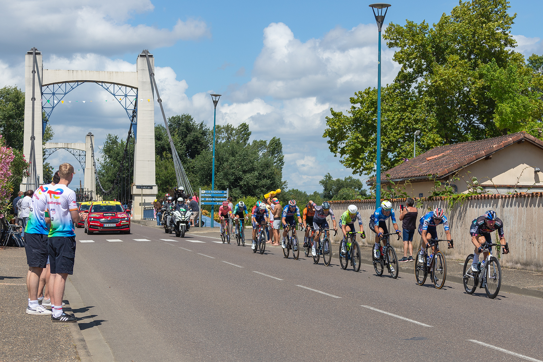 les derniers cyclistes du peloton
