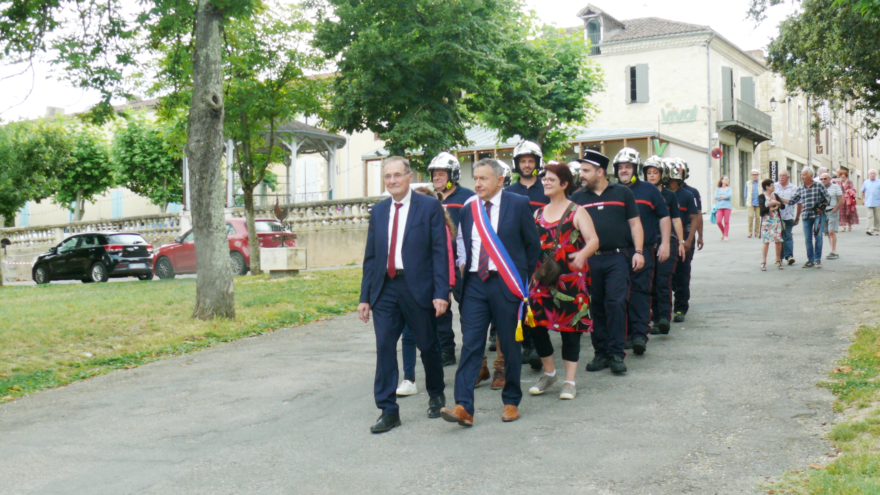Arrivée des autorités.