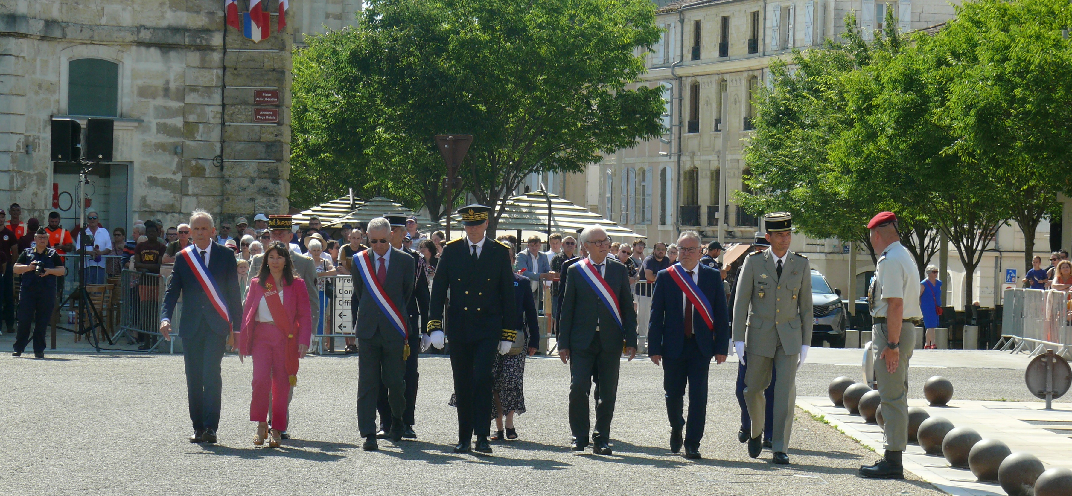 Arrivée de autorités : Christian Laprébende, Muriel Abadie, Franck Montaugé, Laurent Carrié, Alain Duffour, Philppe Dupouy, LCL Nicoleau.