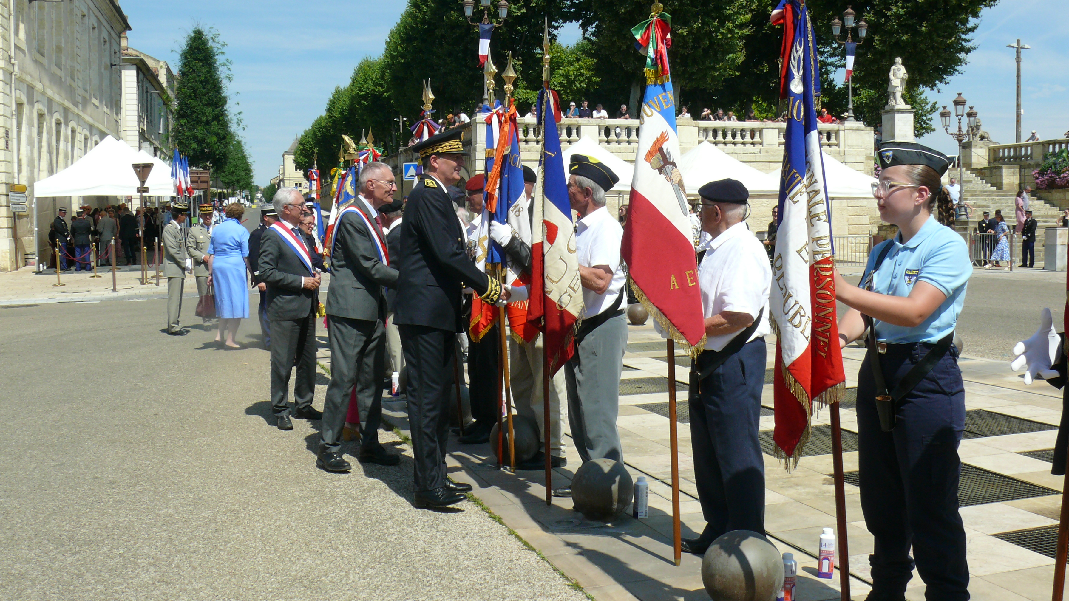 Remerciements des personnalités.