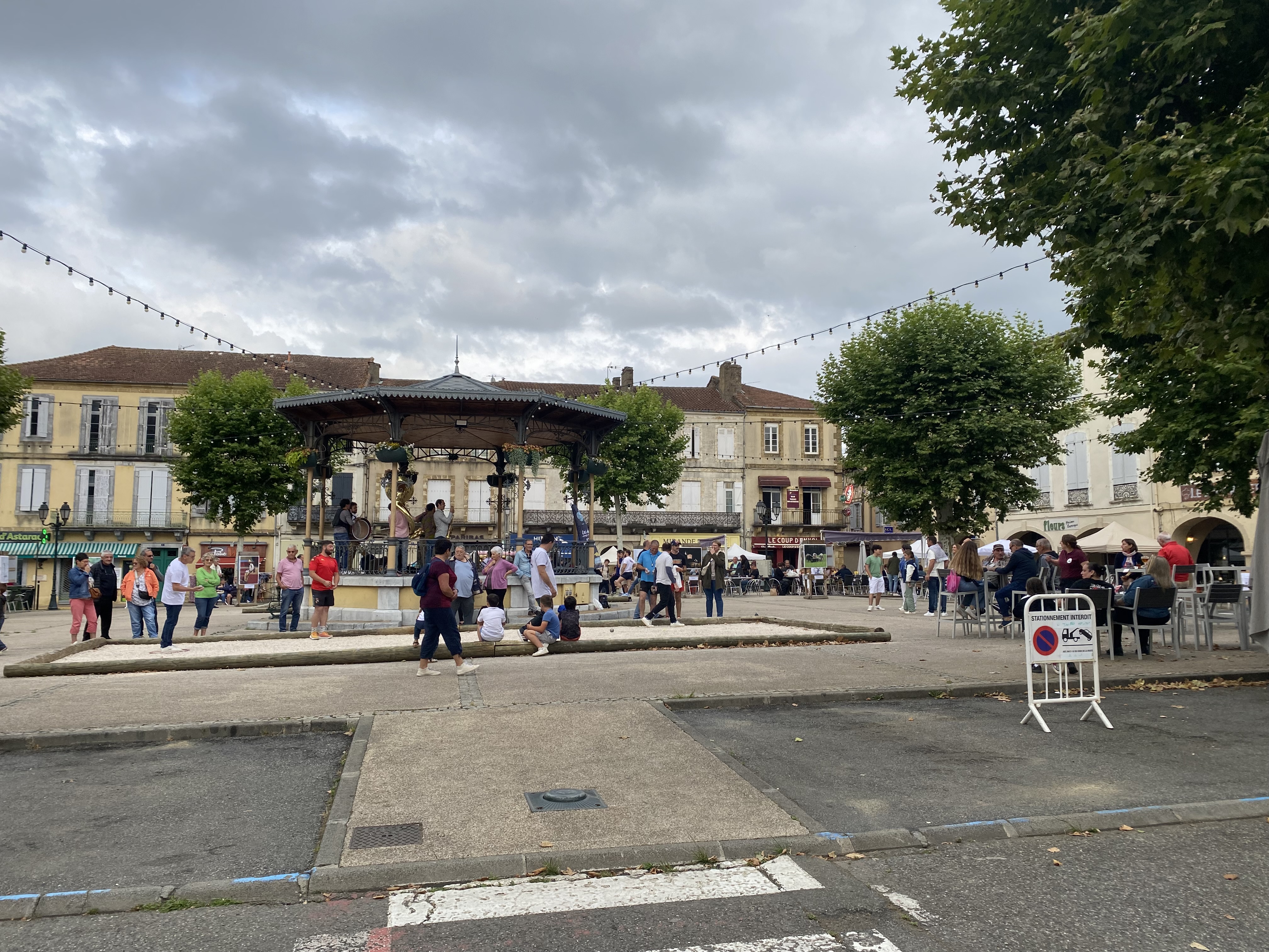 La 2ème édition du marché nocturne de la Place d'Astarac c'est ce mardi à Mirande !