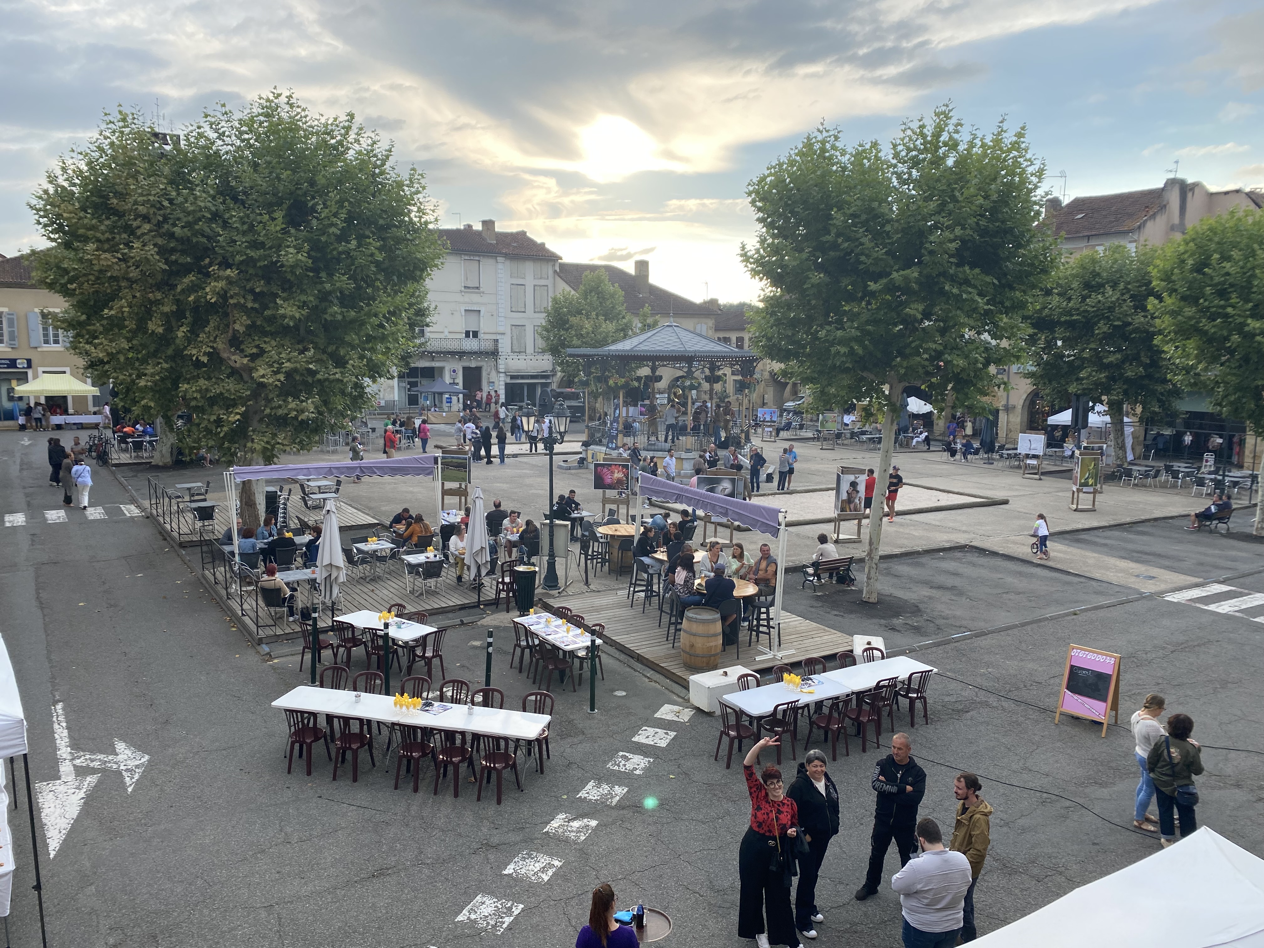 La 2ème édition du marché nocturne de la Place d'Astarac c'est ce mardi à Mirande !