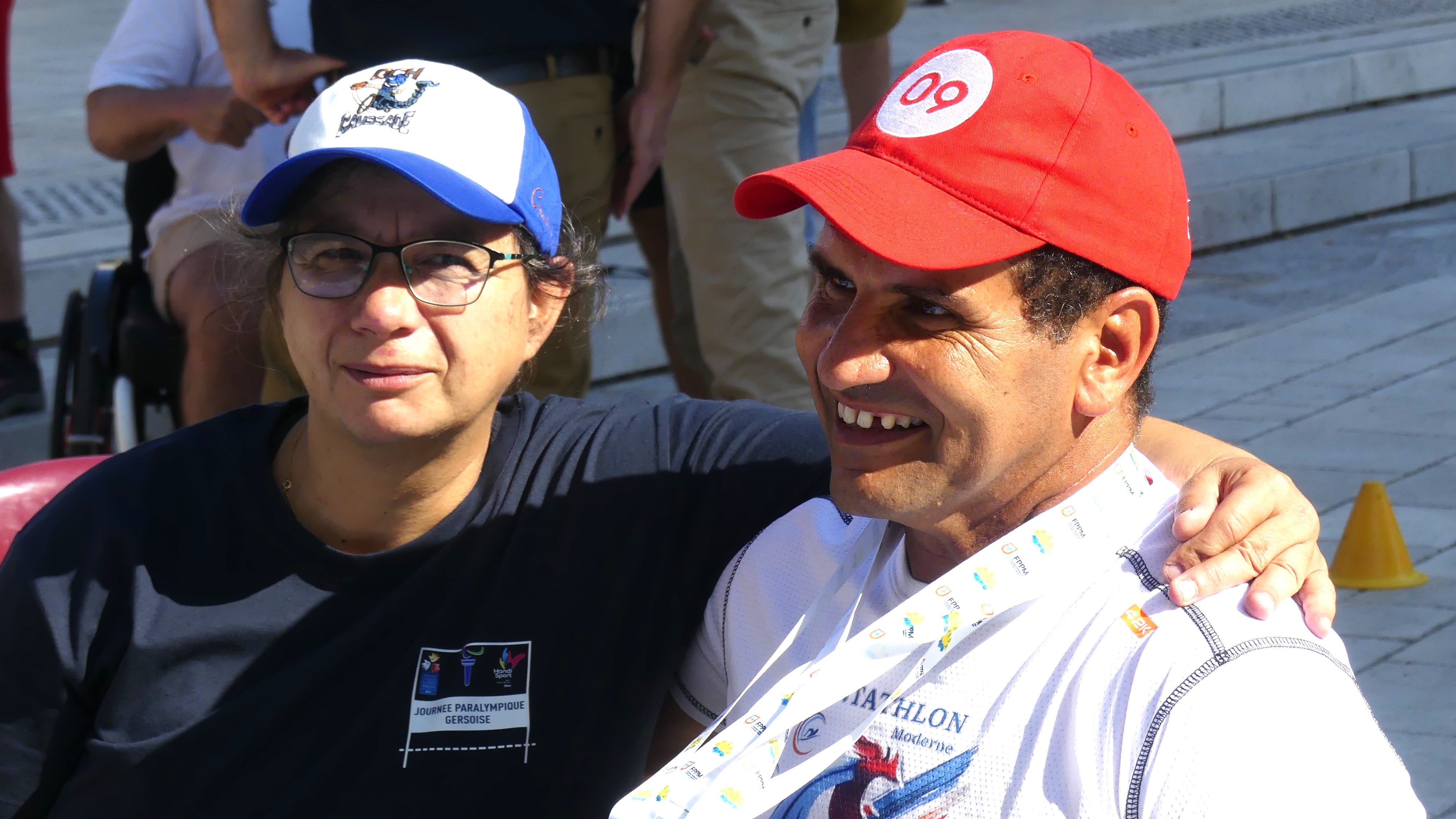 Omar et Hassiba Bouyoucef, premiers champions d'Europe de para-biathle et de para-triathle.
