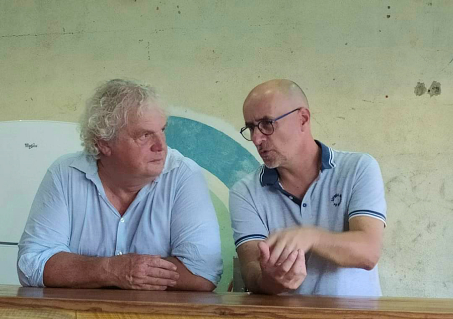 Daniel Le Nevez et Yves Champomier, reponsables du bar "Le Central"