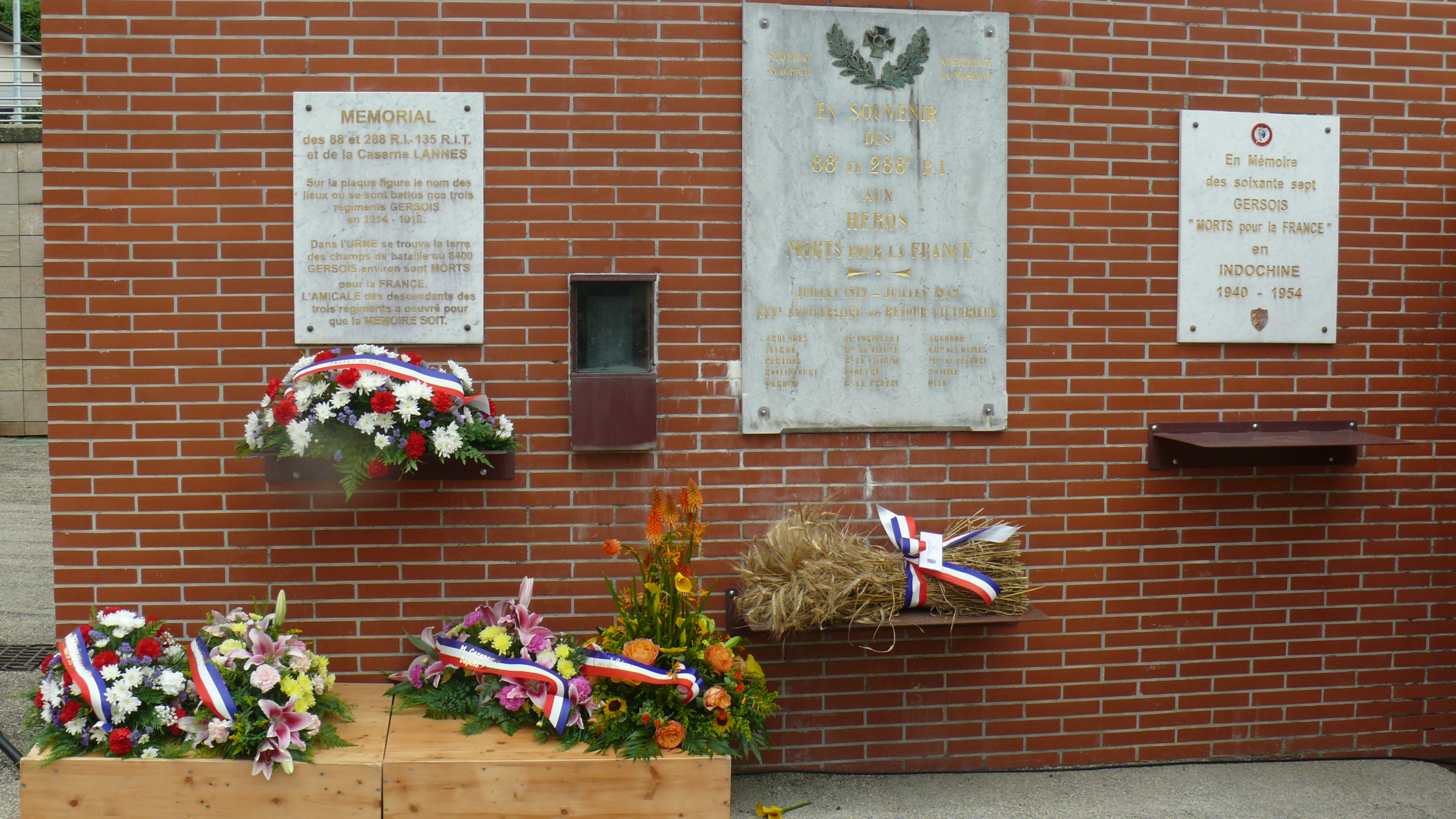 La stèle souvenir.