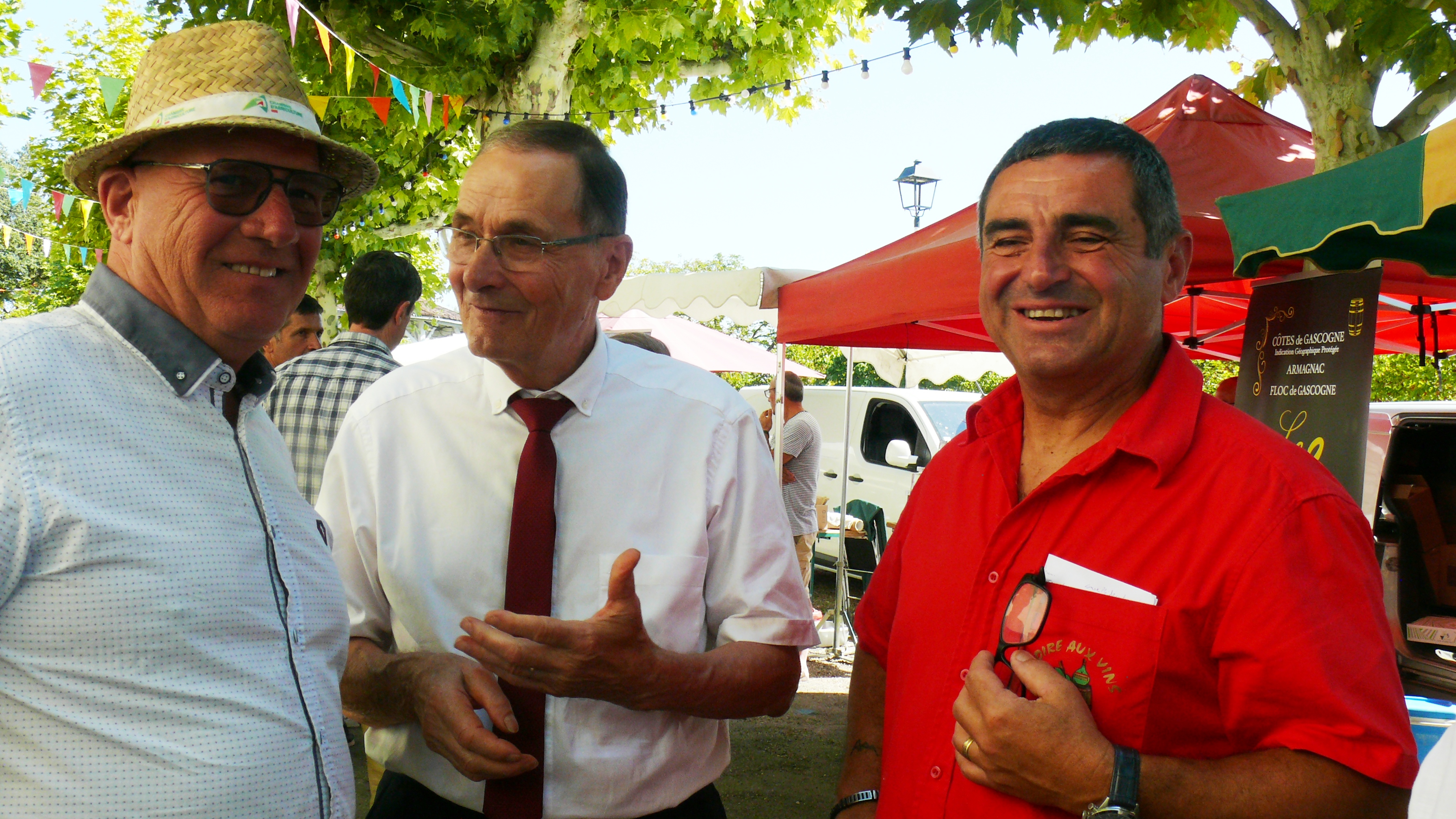 Bernard Malabirade accueilli par le maire, Guy Lapeyre, et le président, Didier Serés.