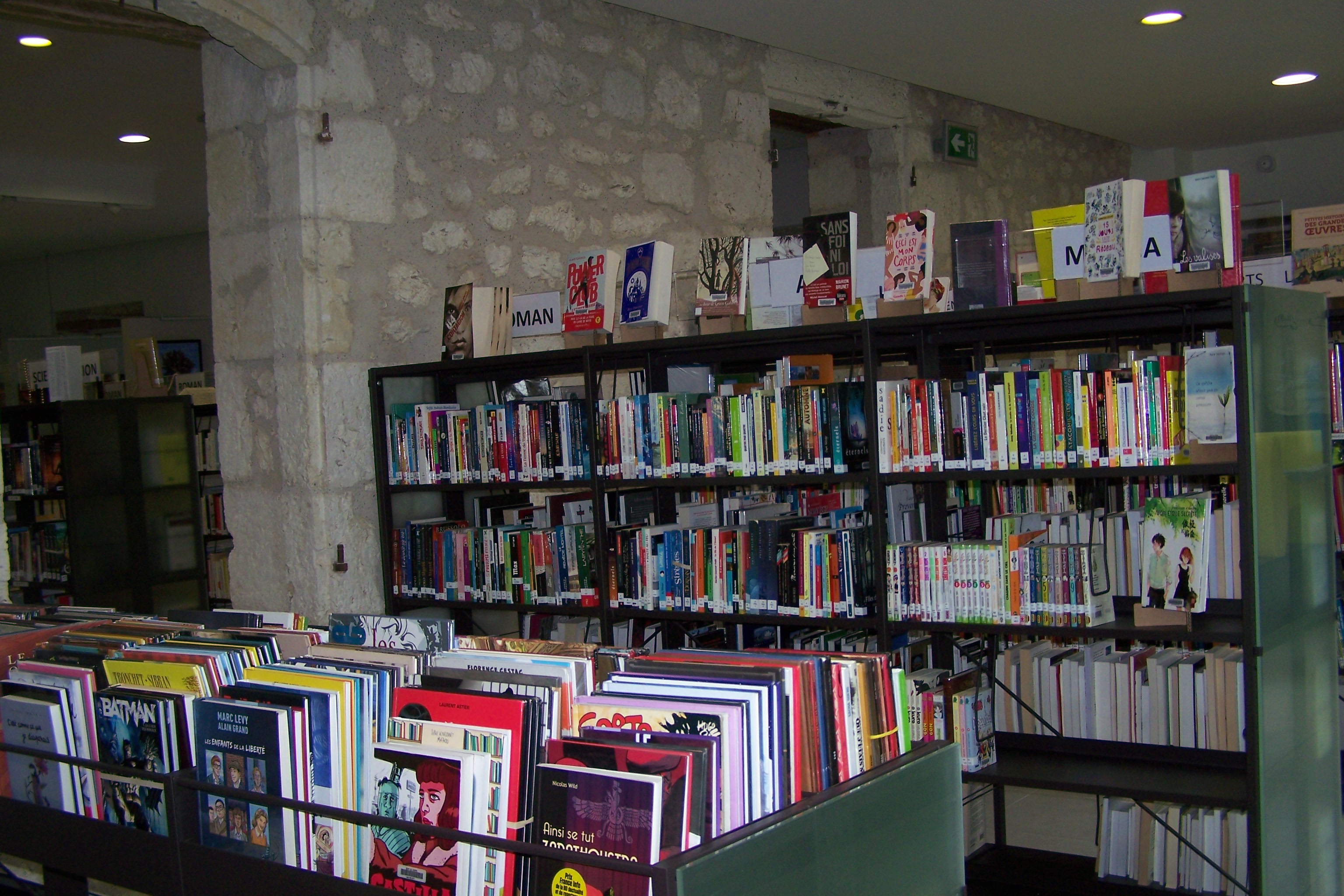 photo de la médiathèque de Saint-Clar 010.JPG