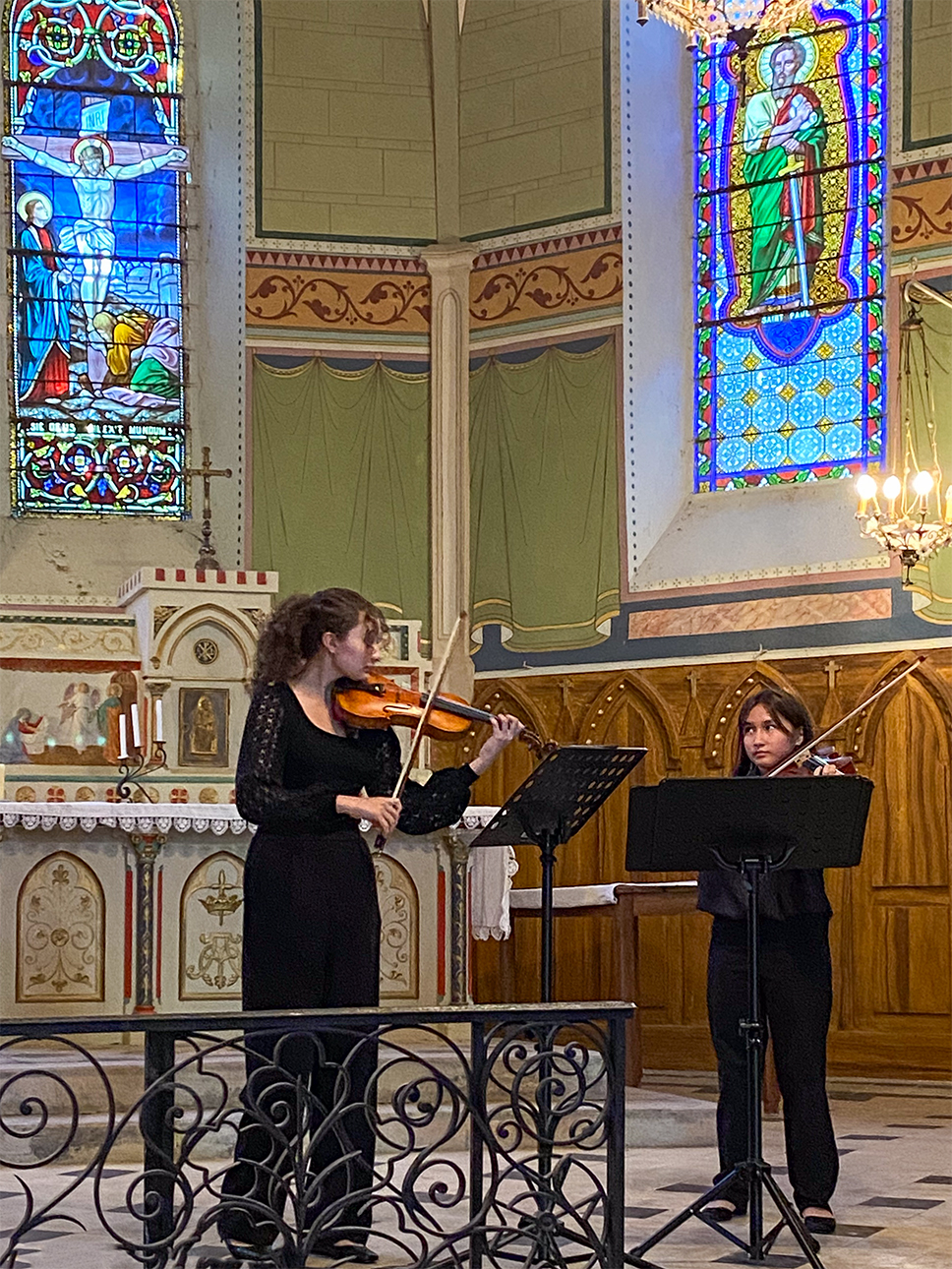 Paloma Chavira et Aki Santibanez, violons