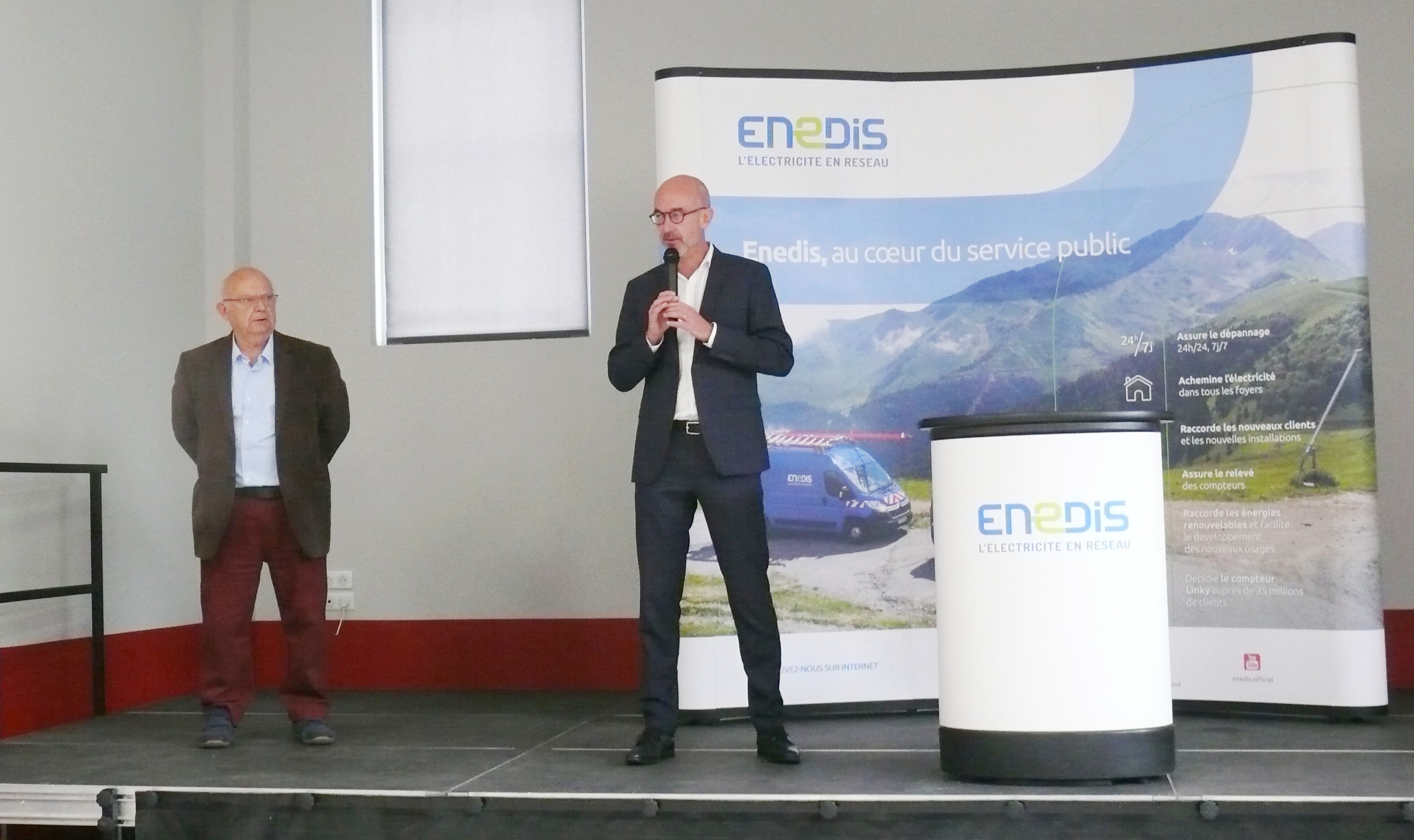 Bastien Toulemeonde, directeur régional d'Enedis, à ses côtés, Jean-Guy Dupuy.