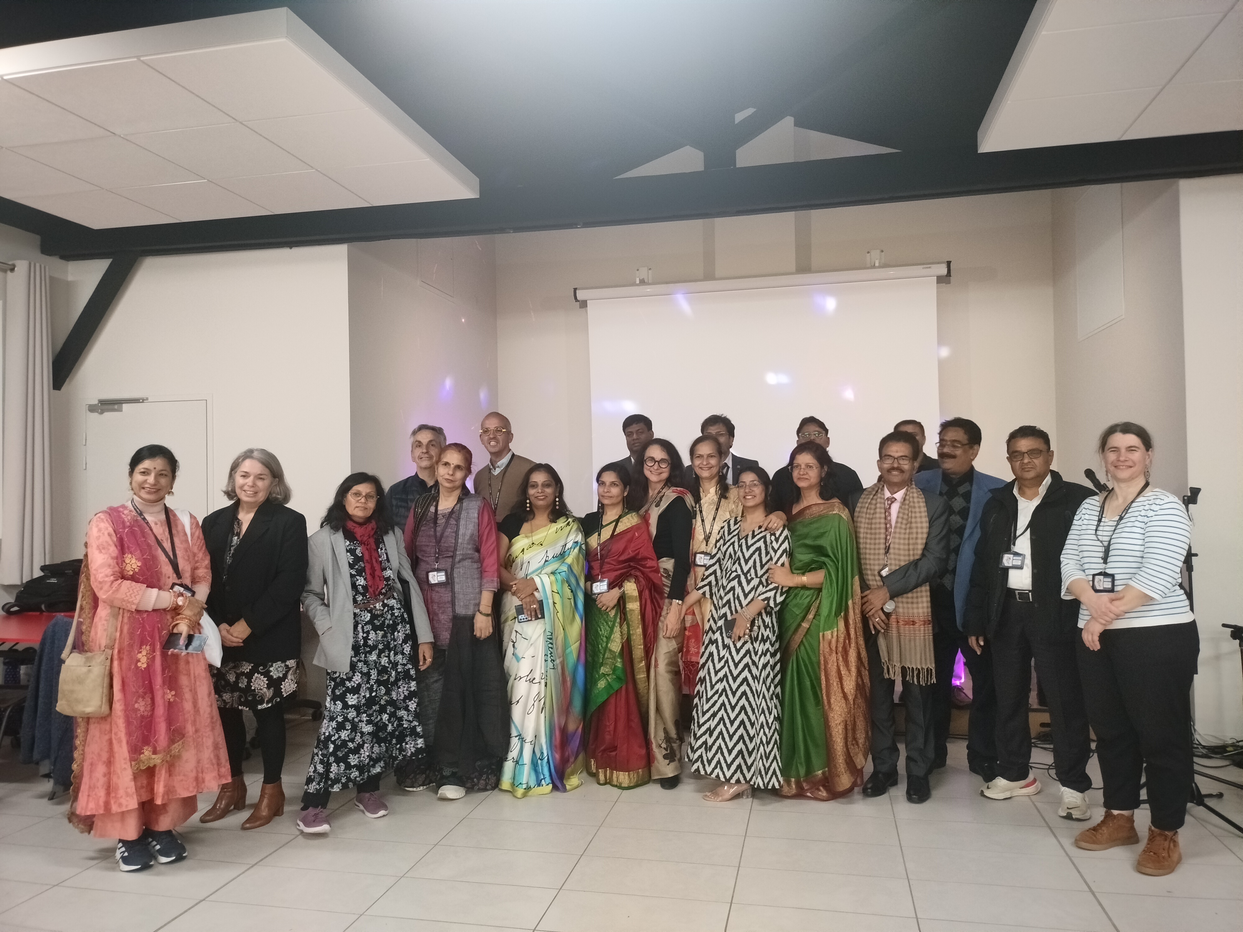 Le gala de fin de séjour en tenue Indienne.jpg