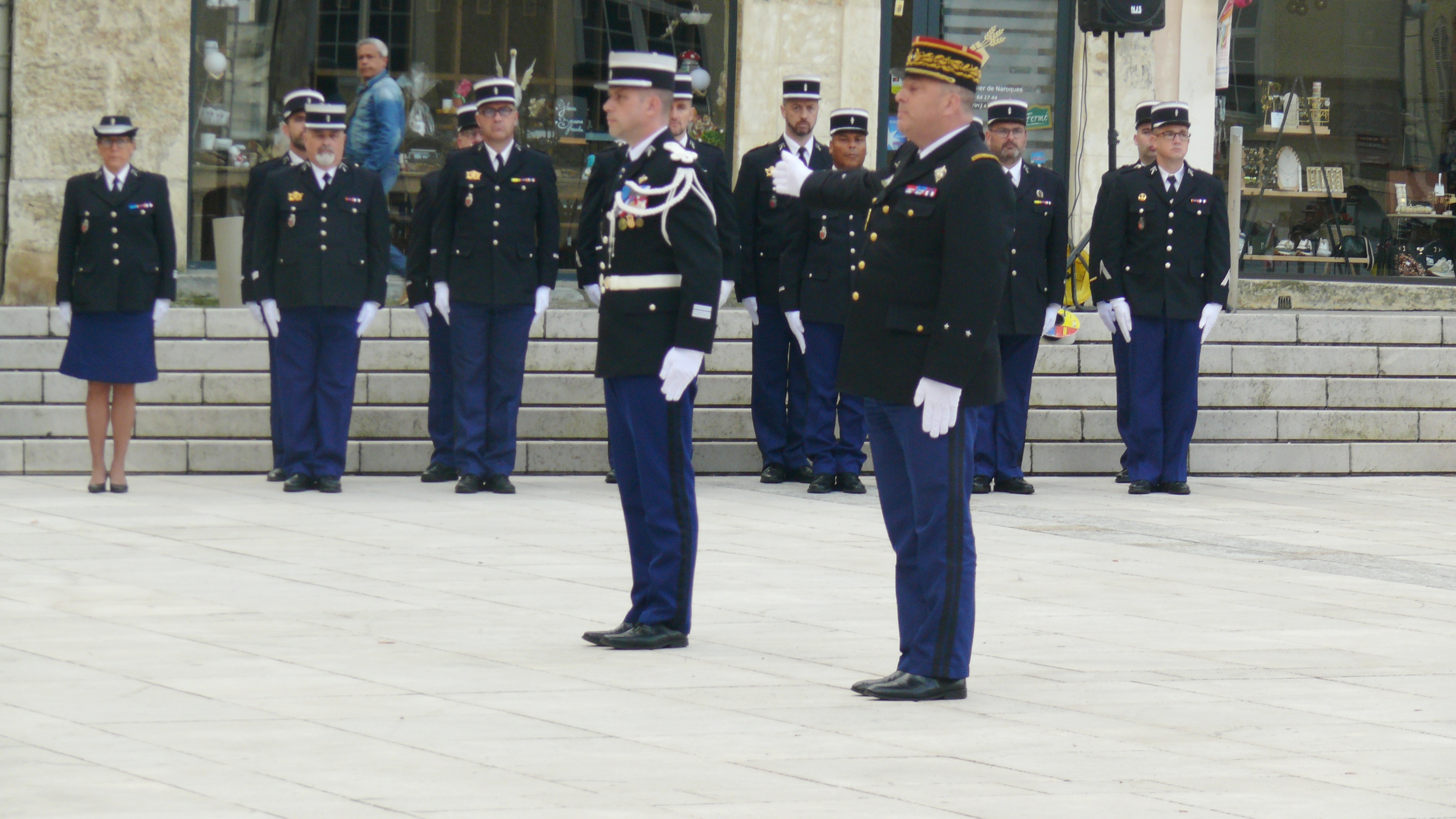 Le colonel Philippe de Laforcade et le général, Thibaut Lagrange.