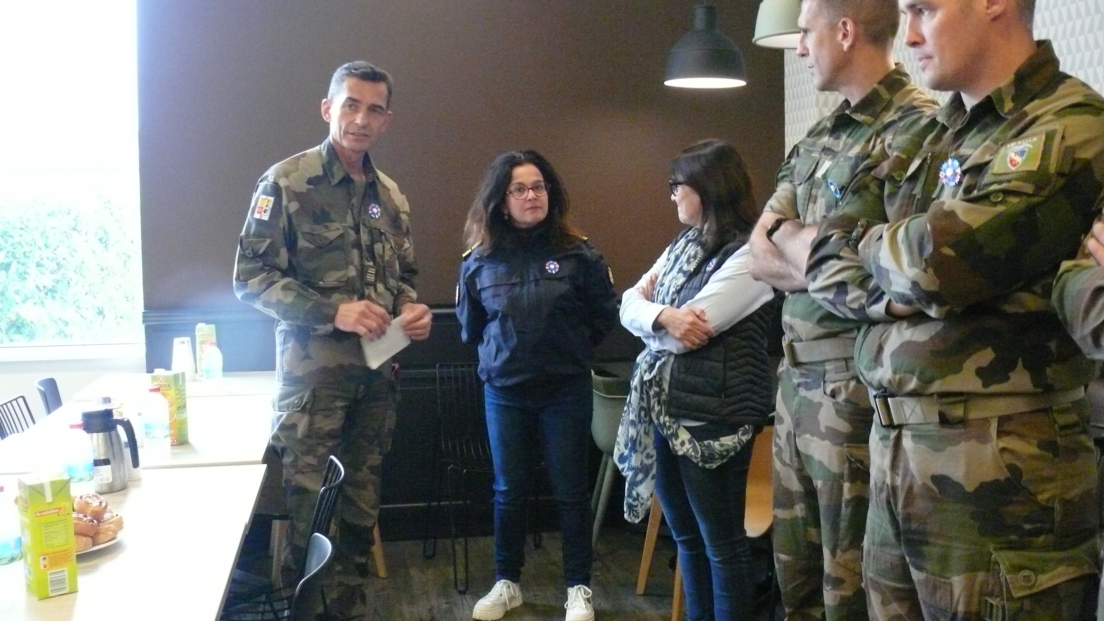 Julie David entourée de Frédéric Nicoleau et Séverine Baudu.