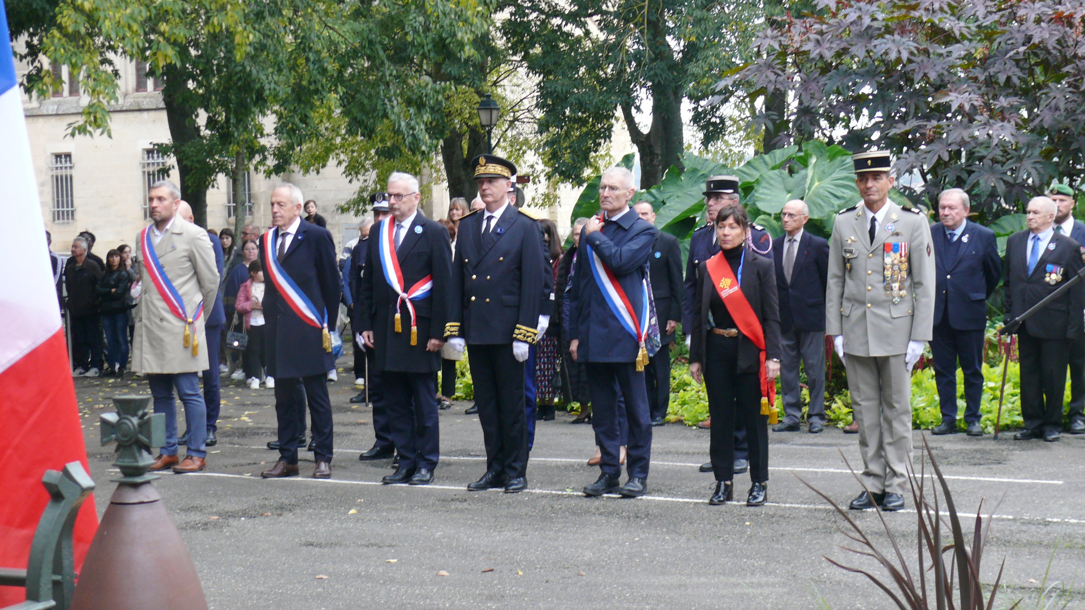 Les officiels.