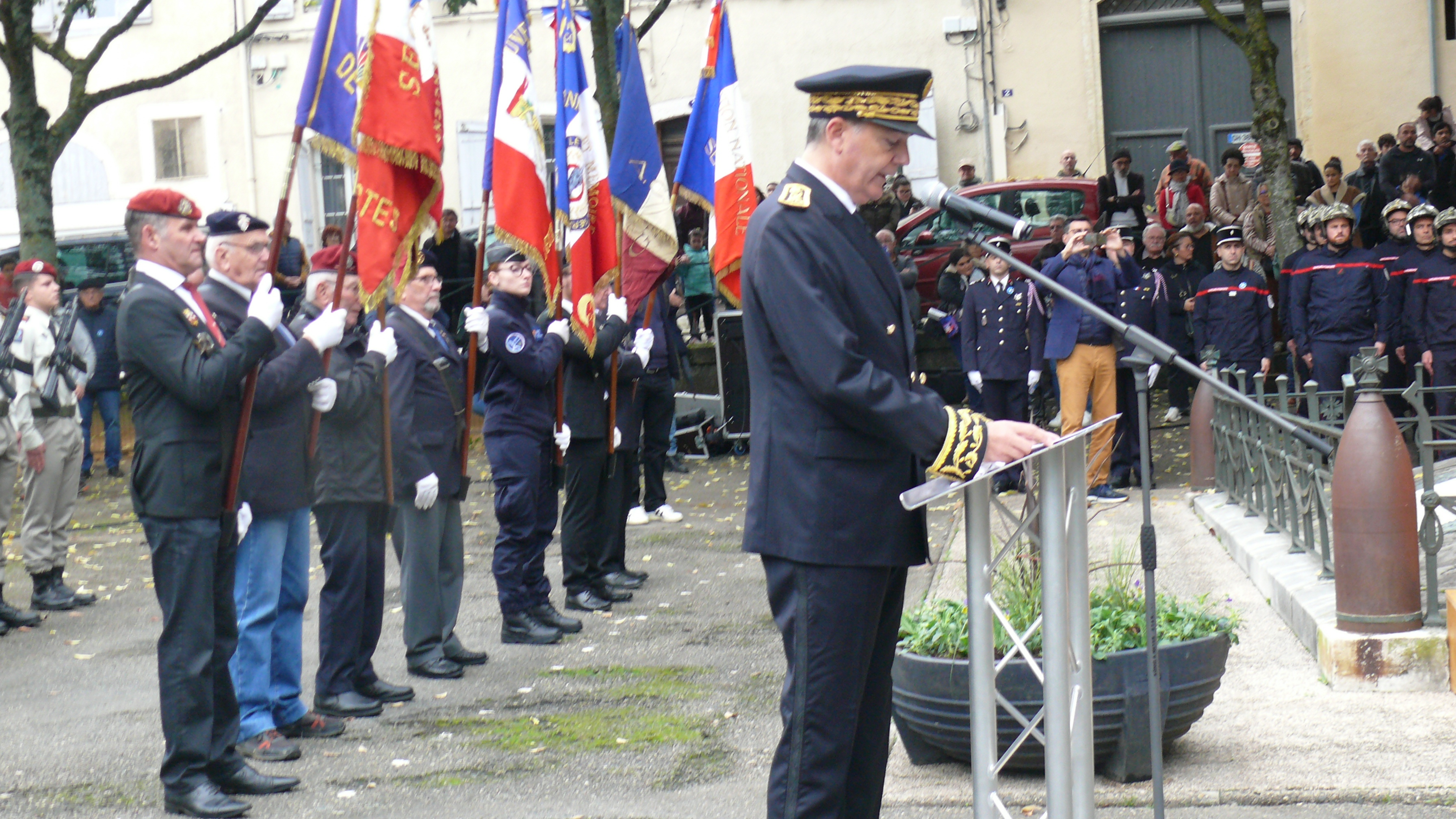 Lecture du message ministériel par le préfet du Gers.