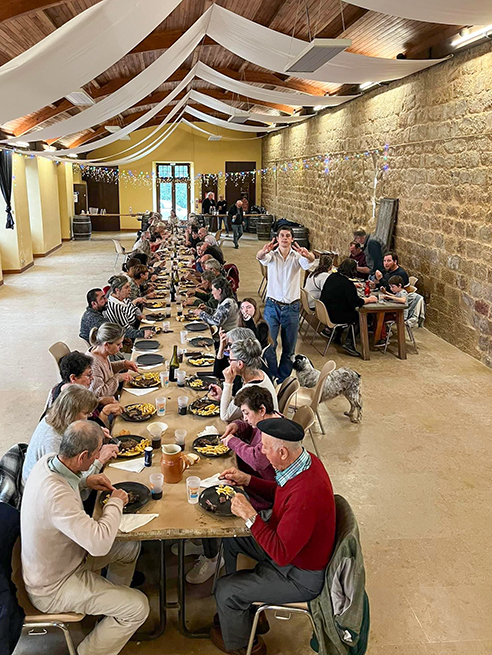 à table pour le repas