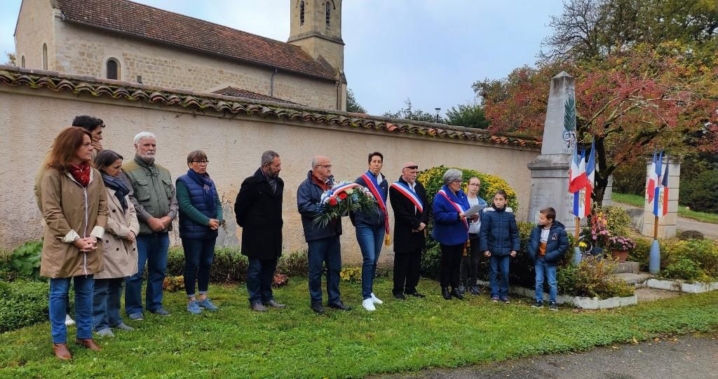 Pierrette Luche, maire , lit le message de Sébastien Lecornu à Castin
