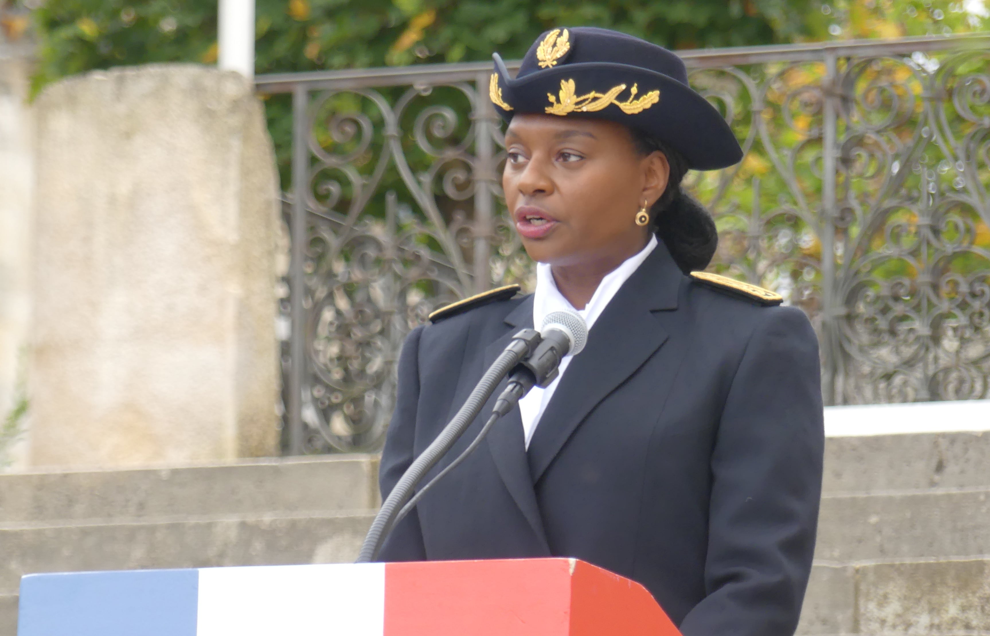 Madame la Sous-Préfète lit le message ministériel