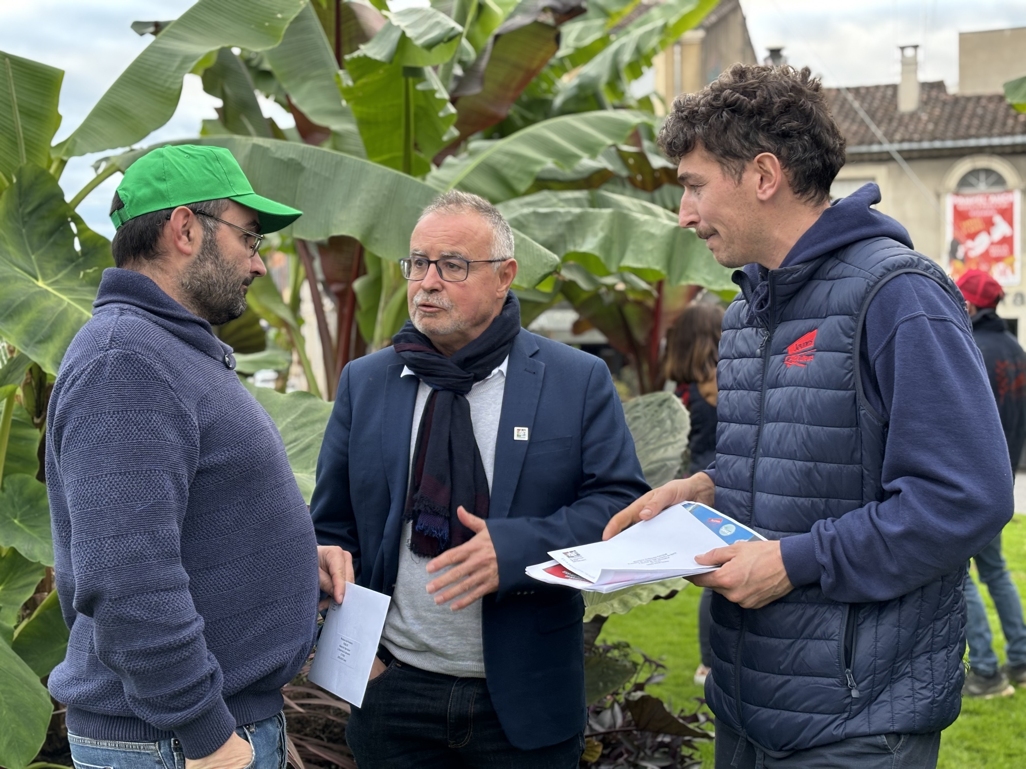 Philippe Dupouy entouré de Benjamin Constant (FDSEA) et Guillaume Fauqué (JA32).