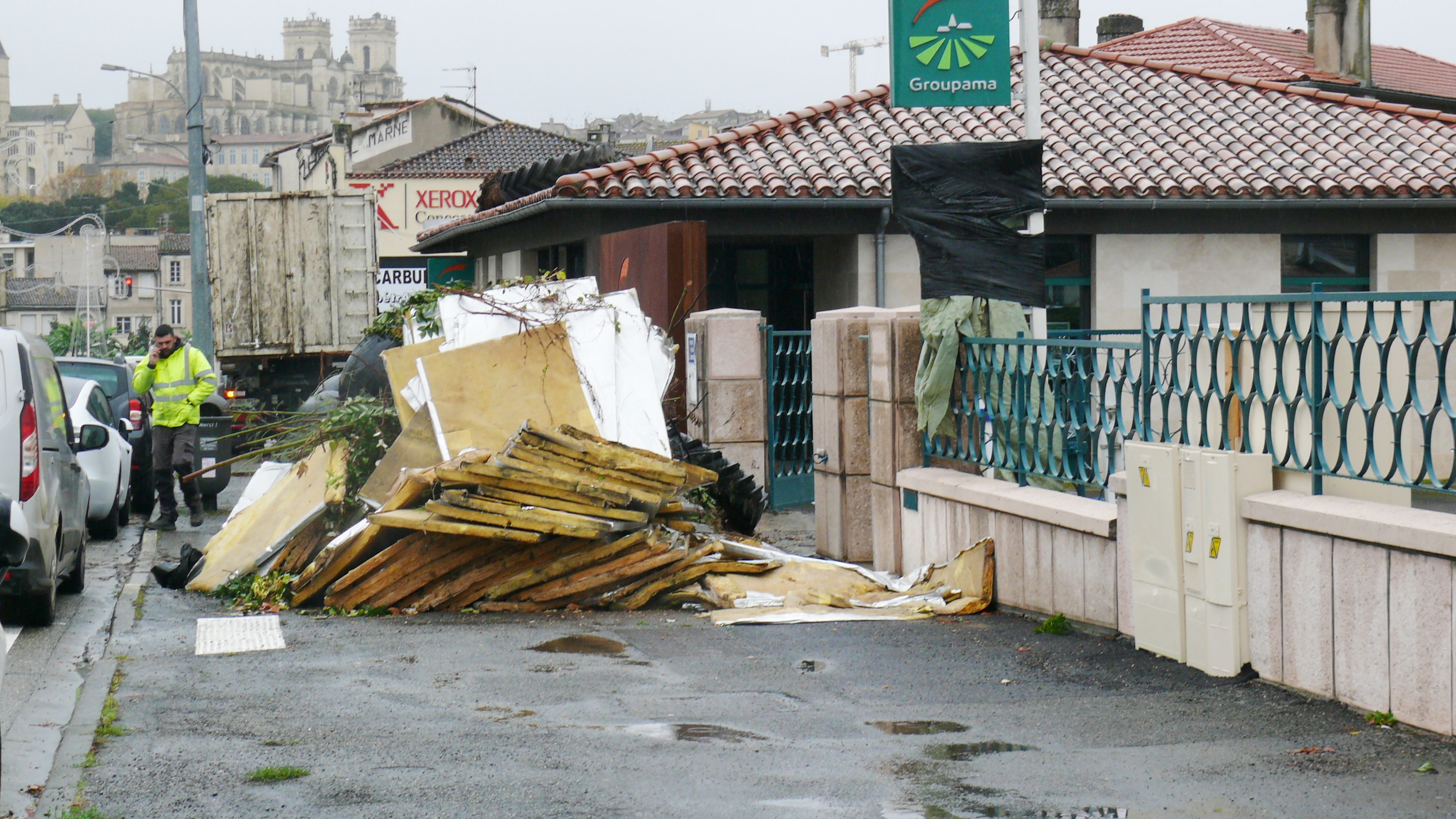 Détritus à Groupama.