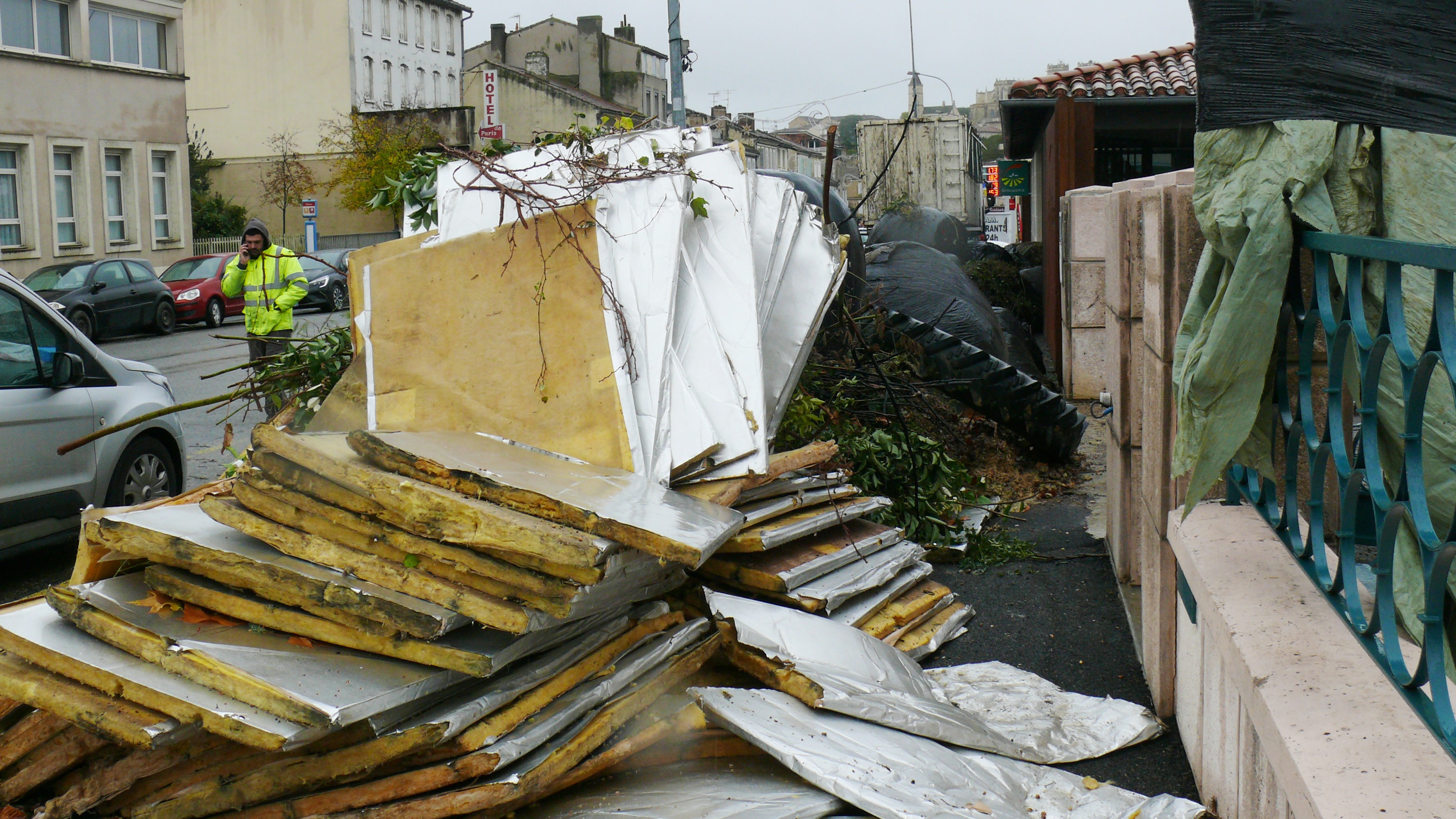 Détritus à Groupama.