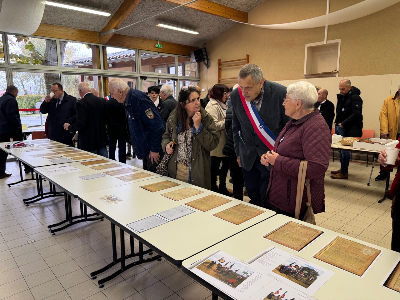 1L'expo. De Mouchès 23 jeunes partis et revenus. Michel Augé commente.