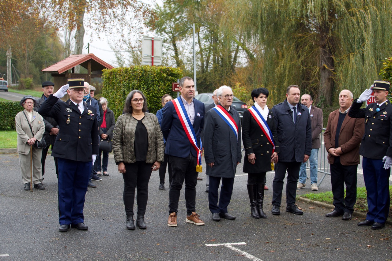 10Les officiels.