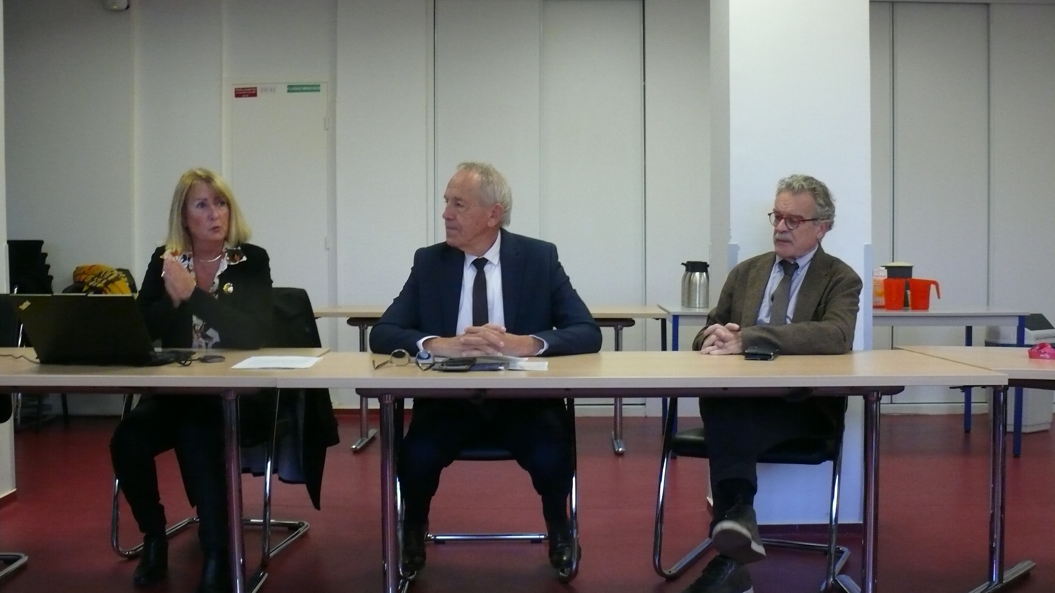 Sylvie Lacarrière, directrice de l'hôpital, Christian Laprébende, maire d'Auch, Bernard Pensivy, président du Grand Auch.