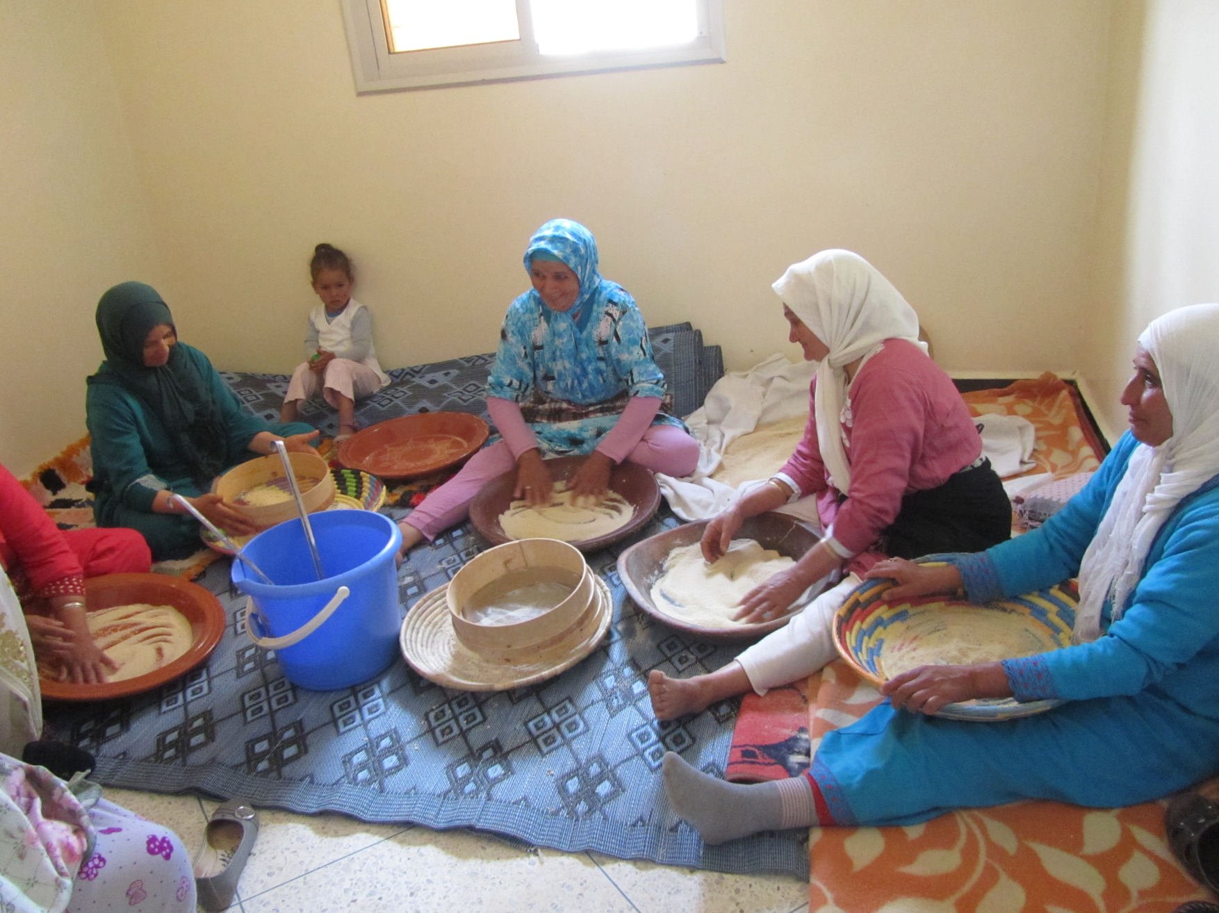 Femmes de N'ZALA préparent le couscous
