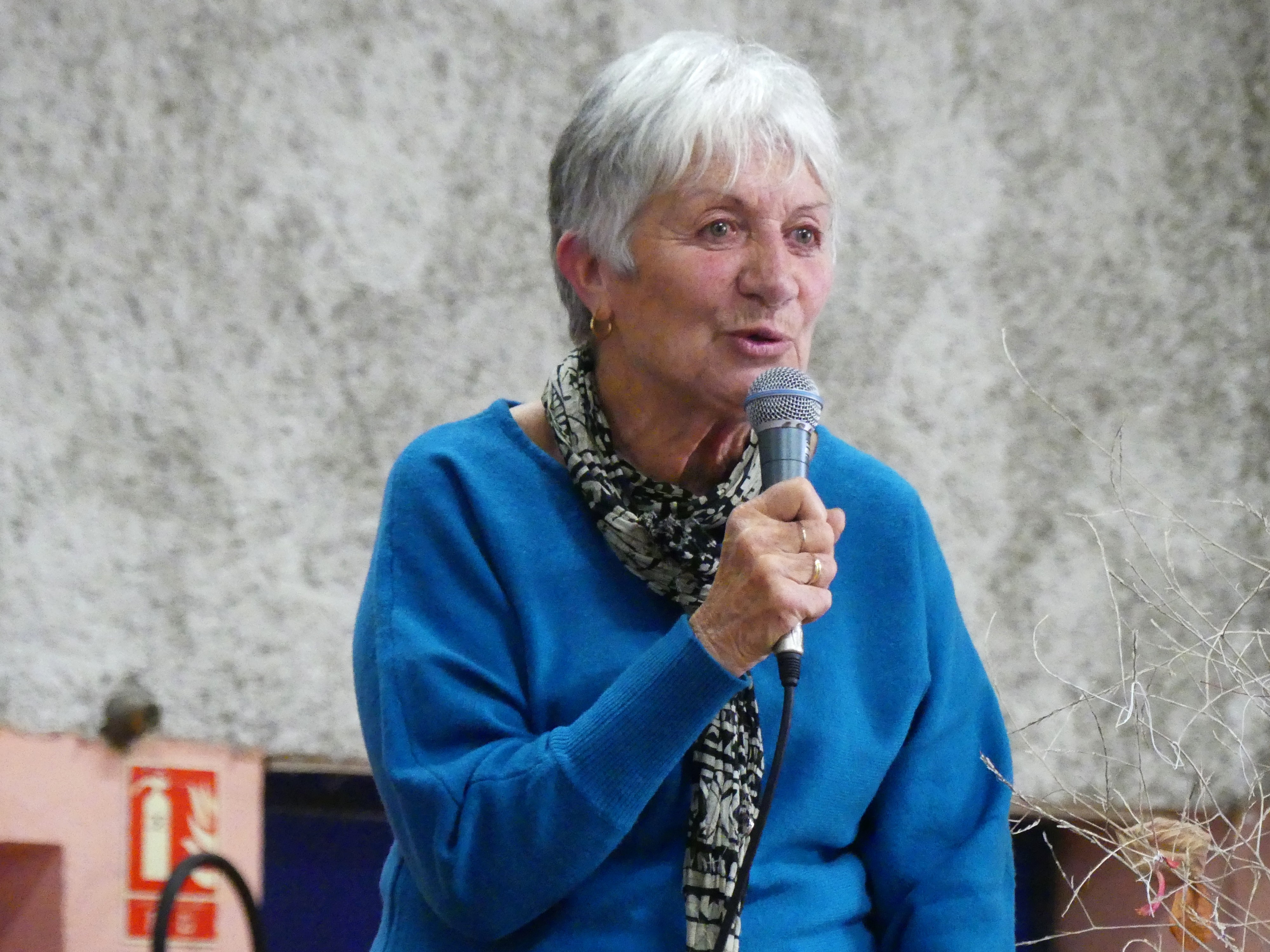 Eliette Lannes présidente de l'association Auch-Calatayud lors des remerciements